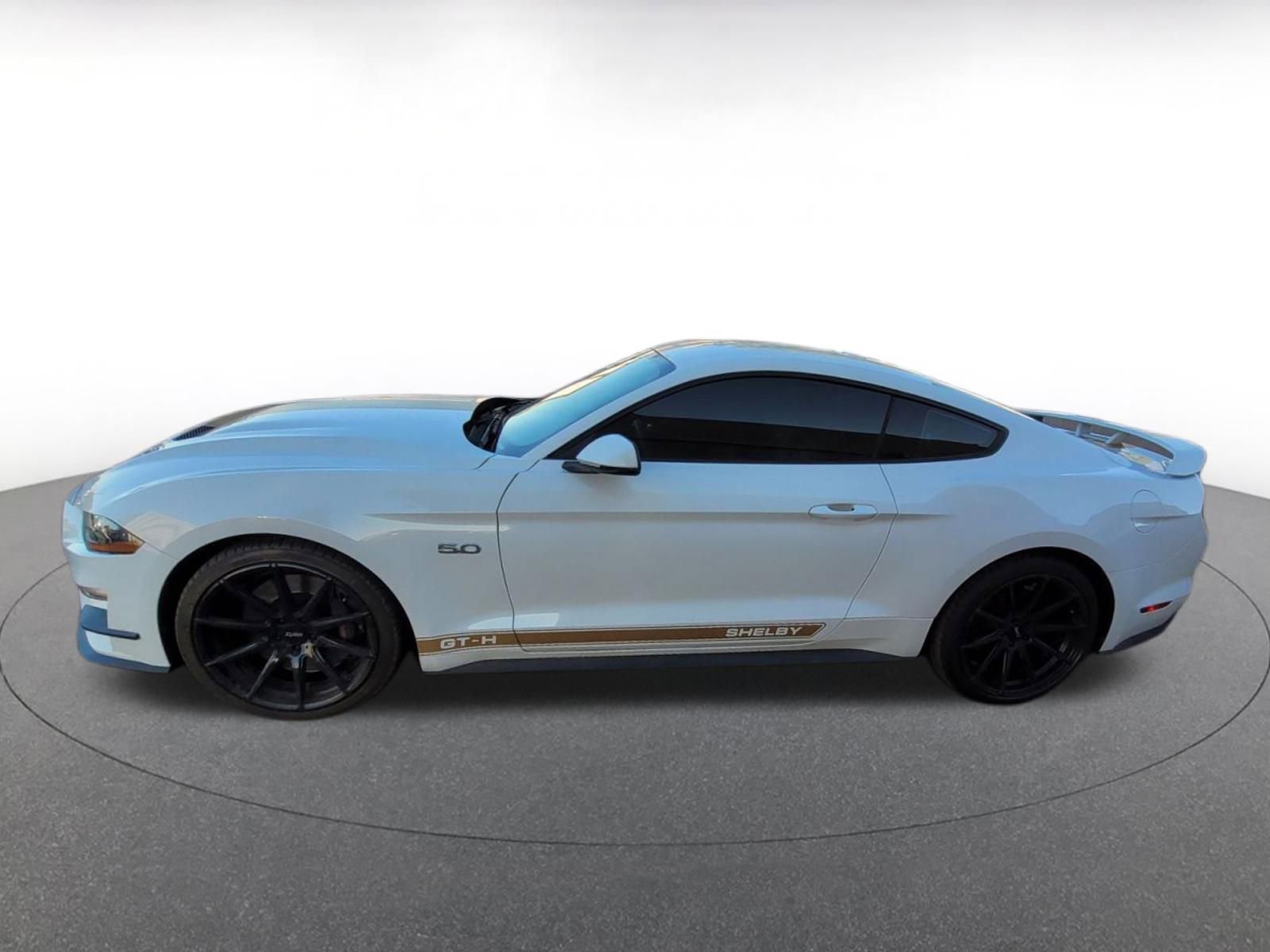 Thumbnail: 2022 Ford Mustang - 4