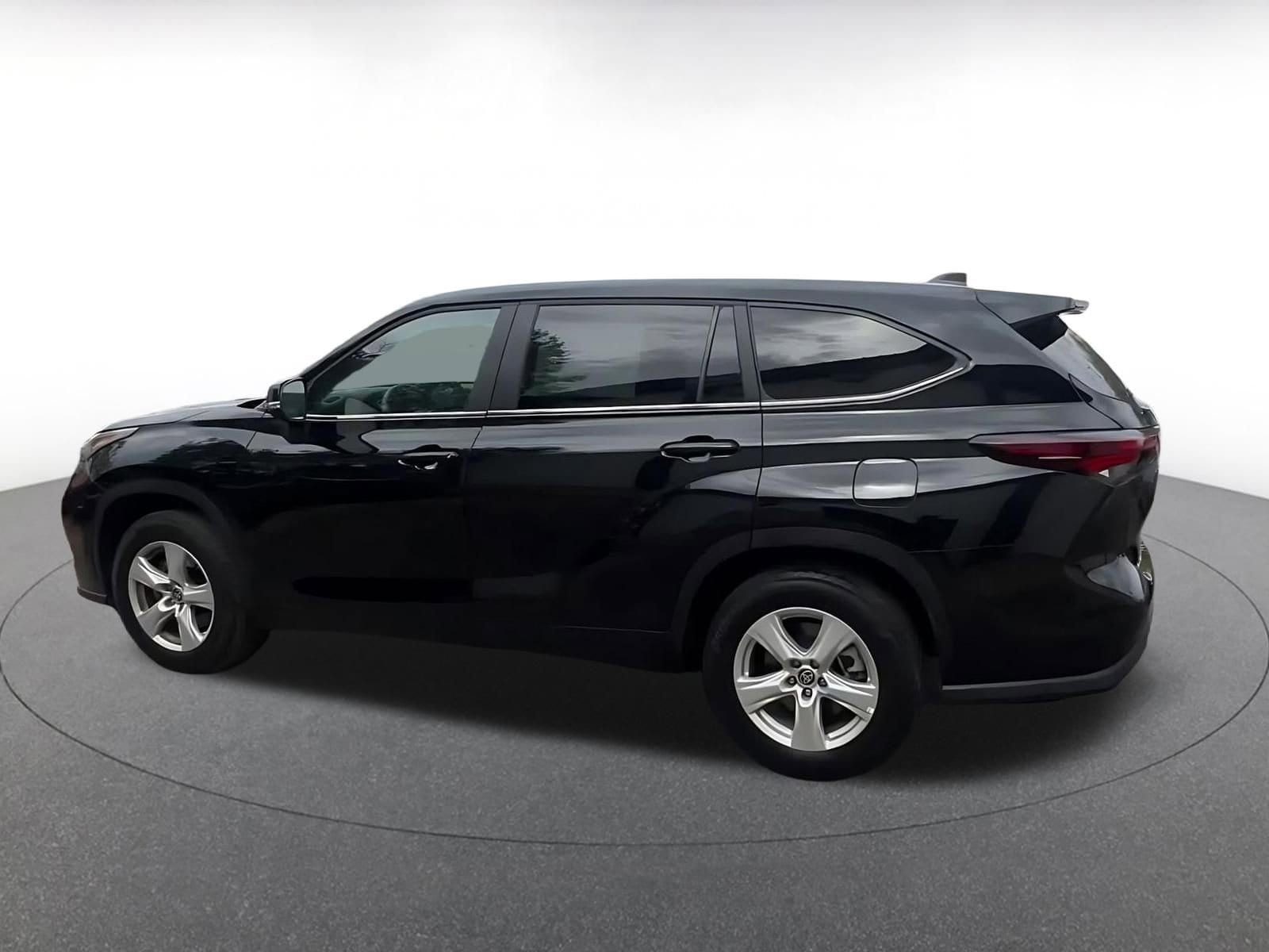 Thumbnail: 2025 Toyota Highlander - 10