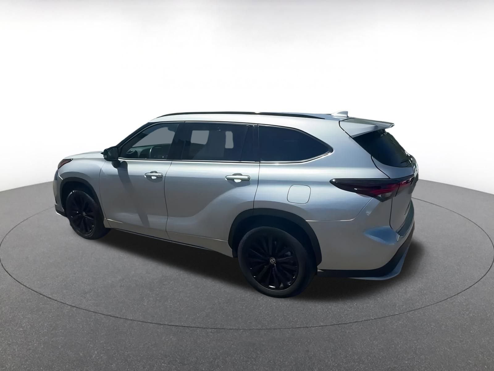 Thumbnail: 2024 Toyota Highlander - 10