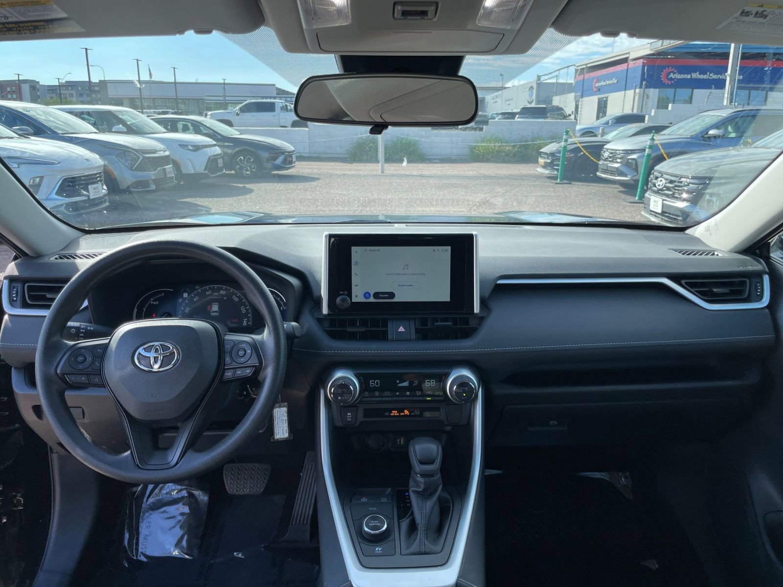 Thumbnail: 2025 Toyota RAV4 - 32