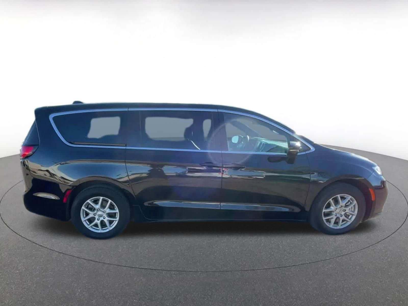 Thumbnail: 2025 Chrysler Pacifica - 16