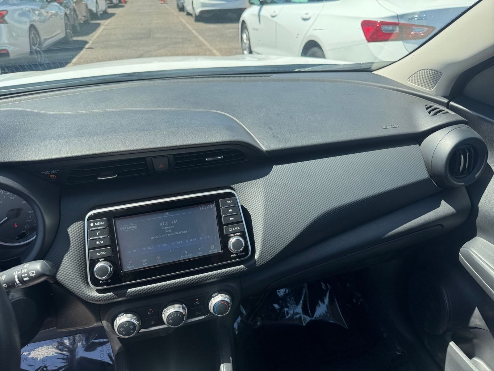 2024 Nissan Kicks S 34