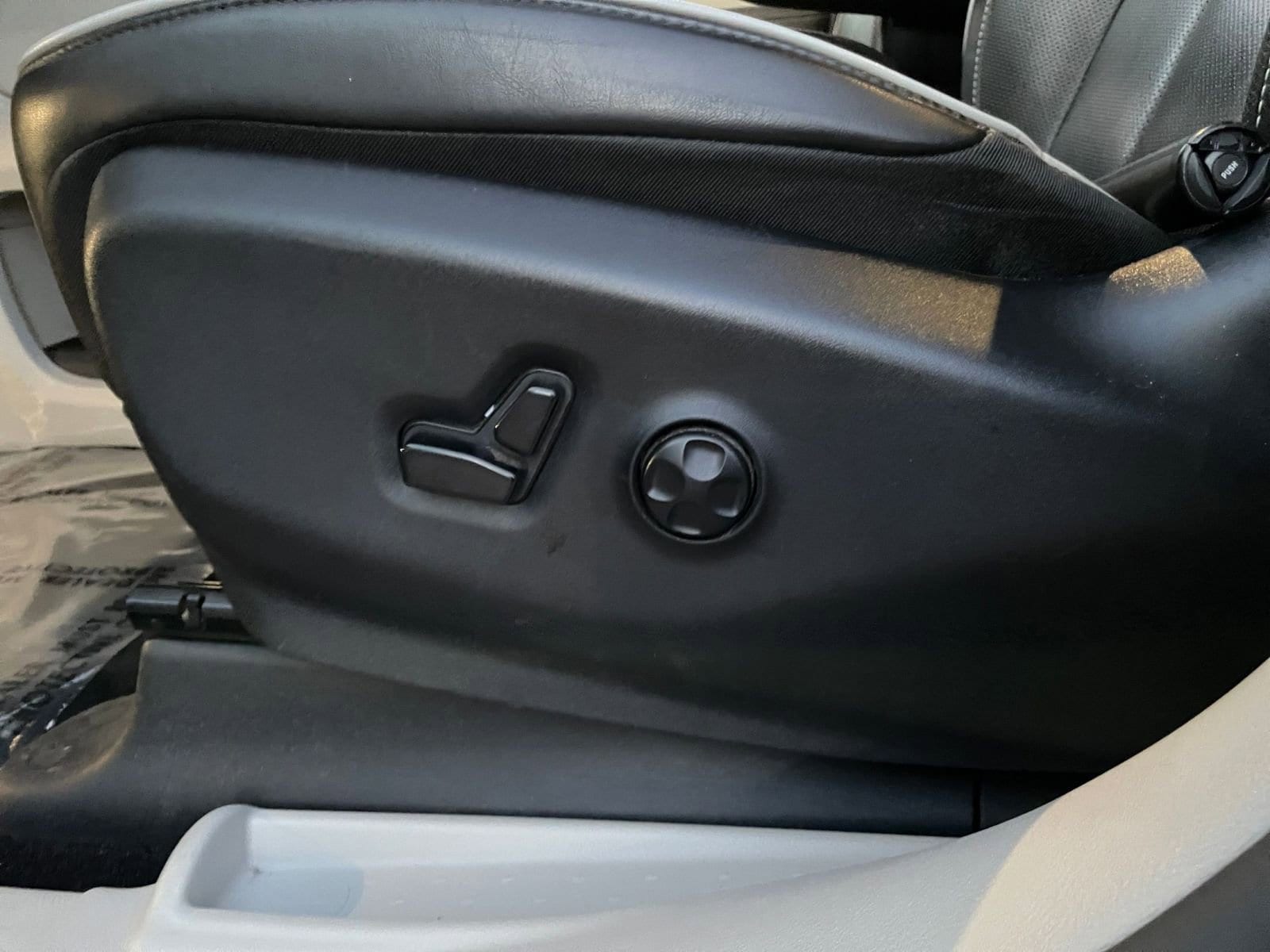 Thumbnail: 2023 Chrysler Pacifica - 25