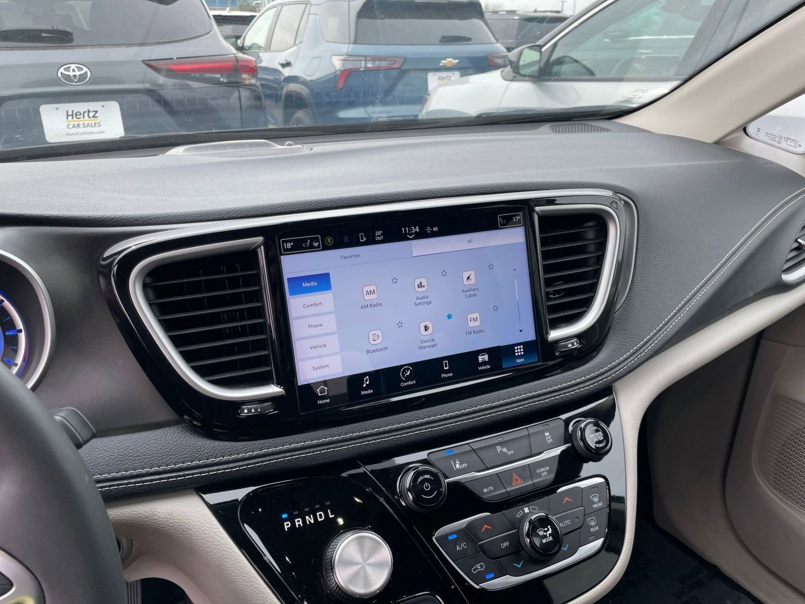 Thumbnail: 2023 Chrysler Pacifica - 20