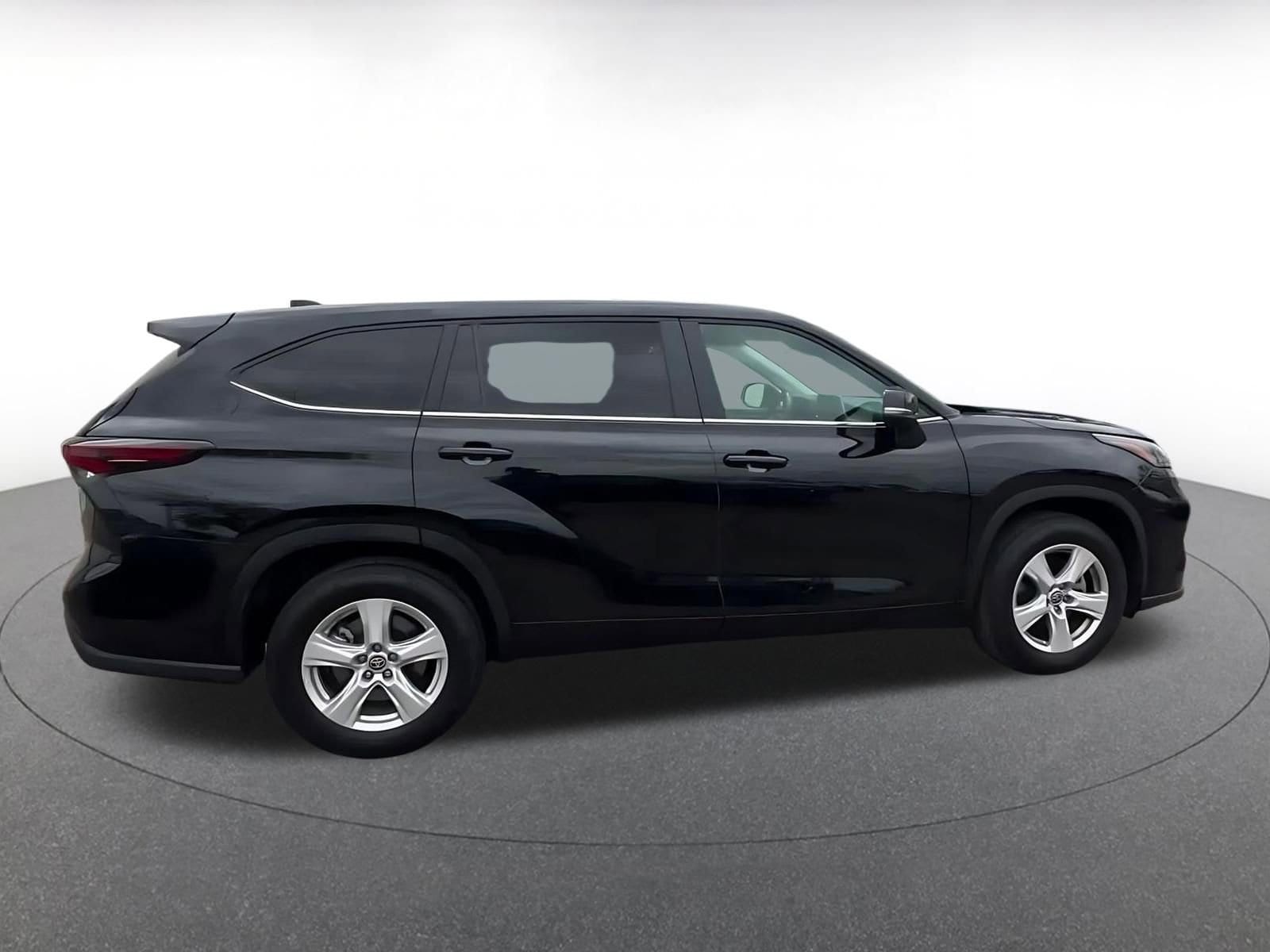 Thumbnail: 2025 Toyota Highlander - 16