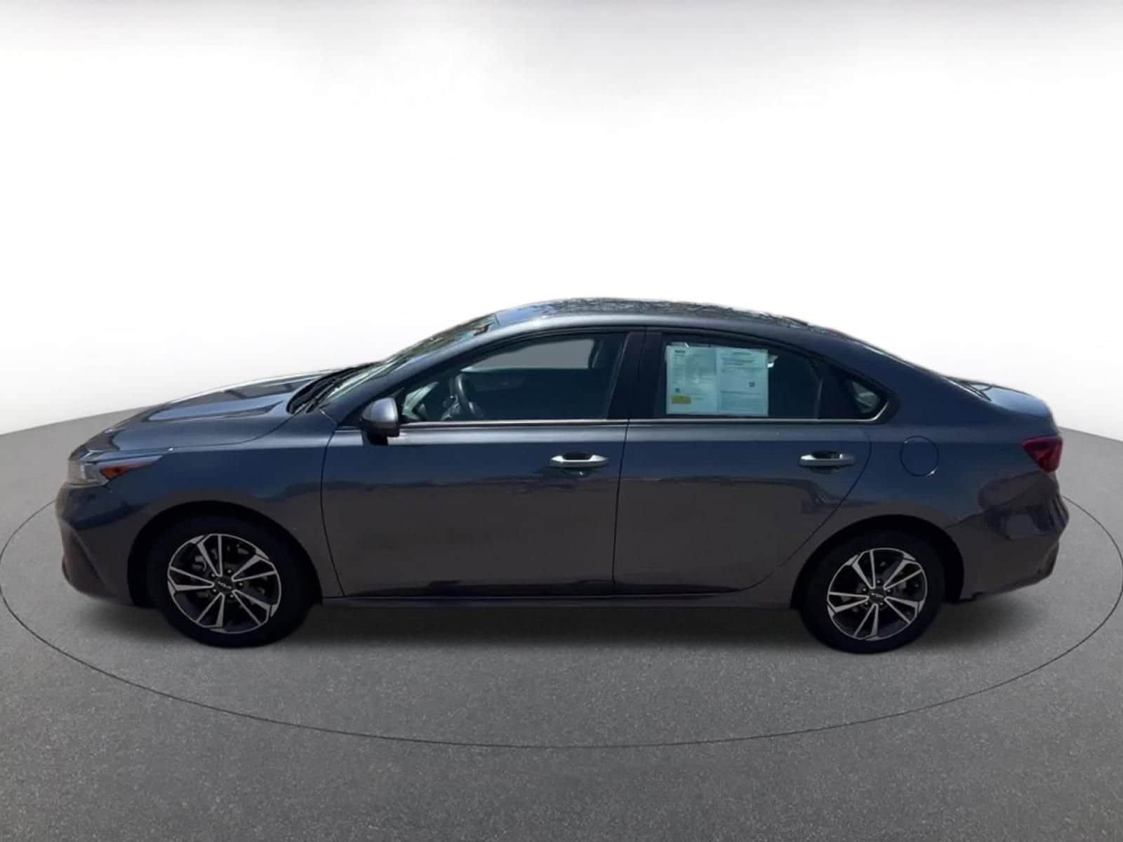 Thumbnail: 2023 Kia Forte - 8