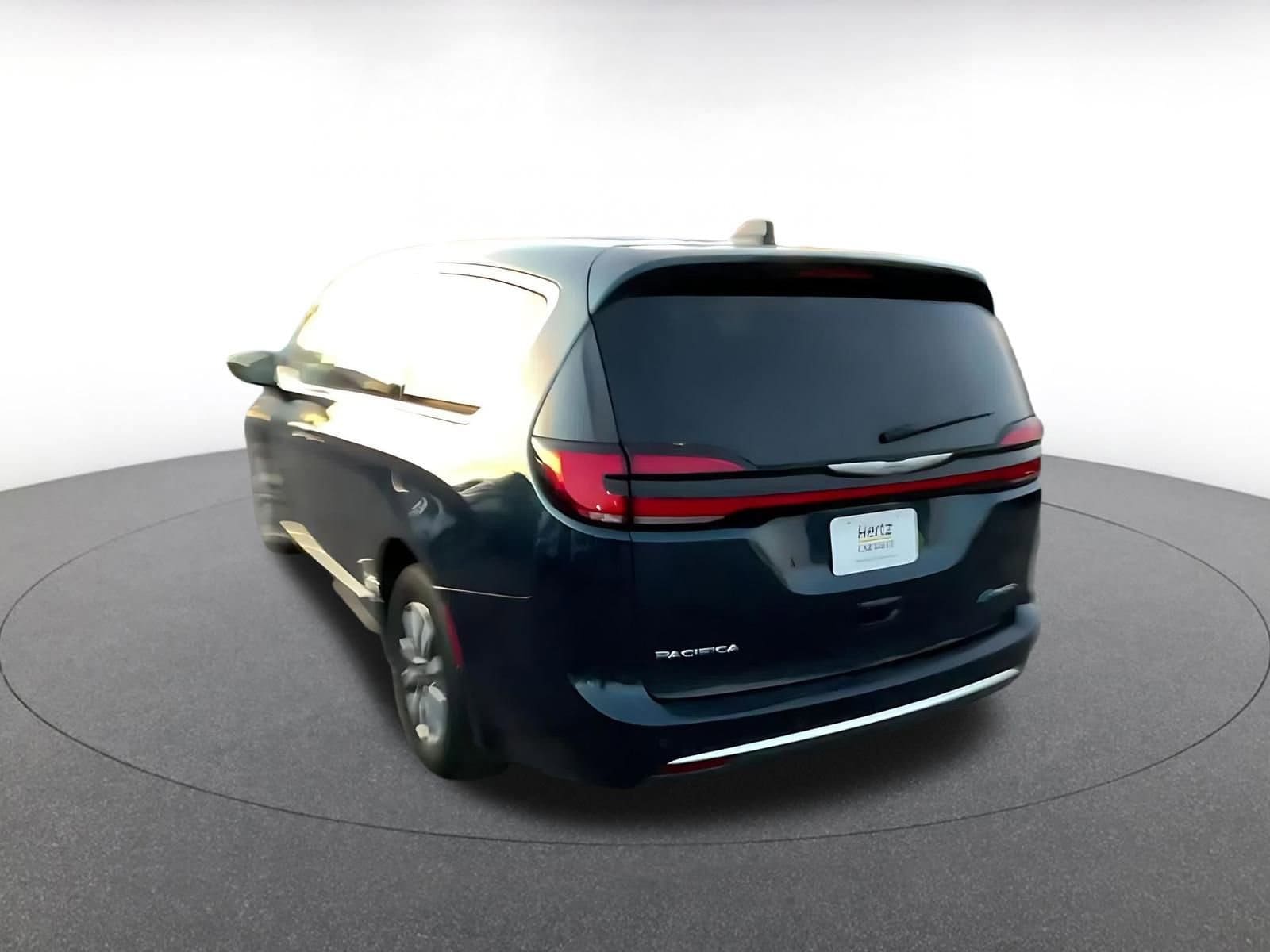 Thumbnail: 2023 Chrysler Pacifica - 11