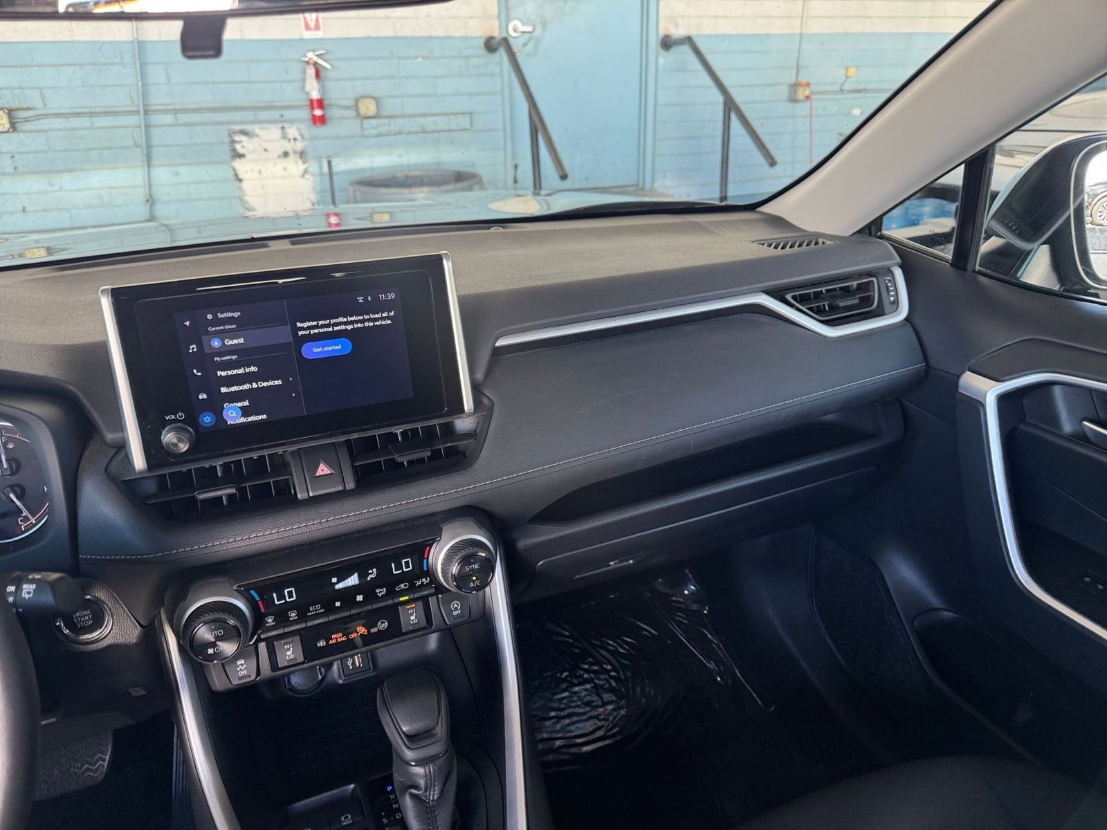 Thumbnail: 2025 Toyota RAV4 - 34