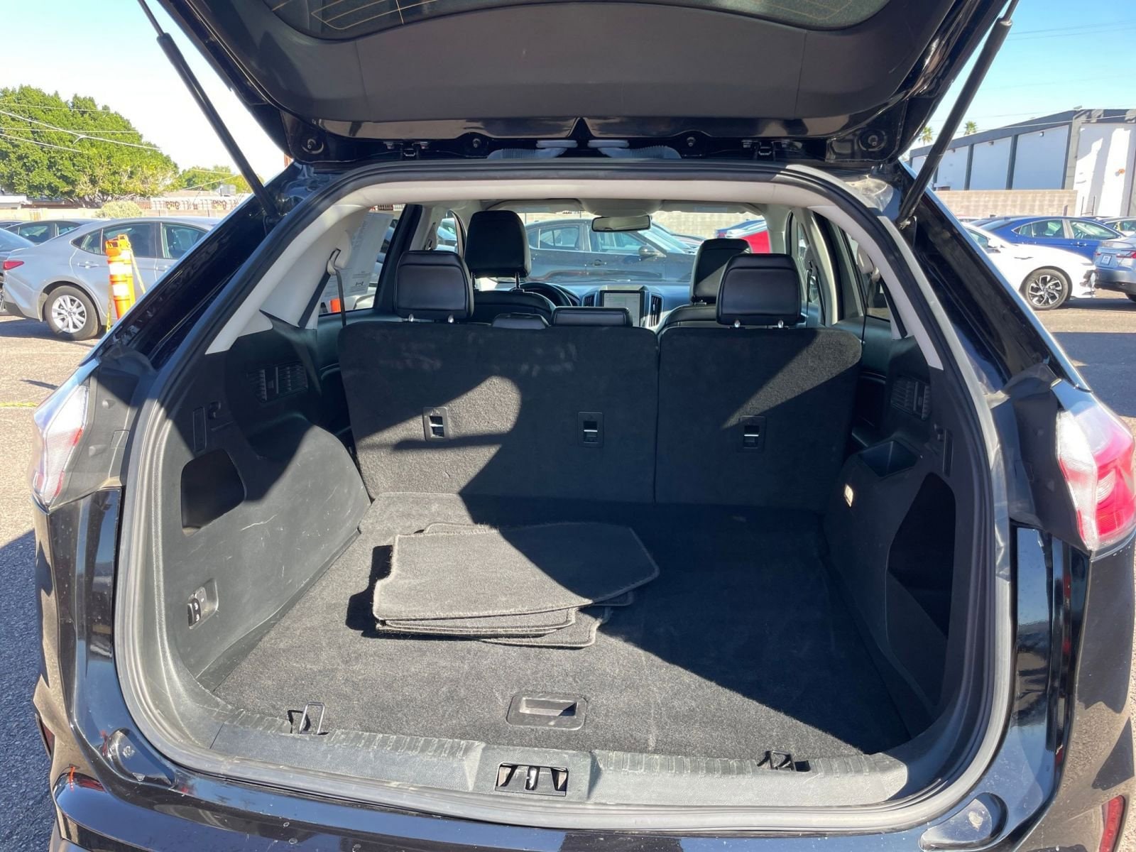 Thumbnail: 2023 Ford Edge - 32