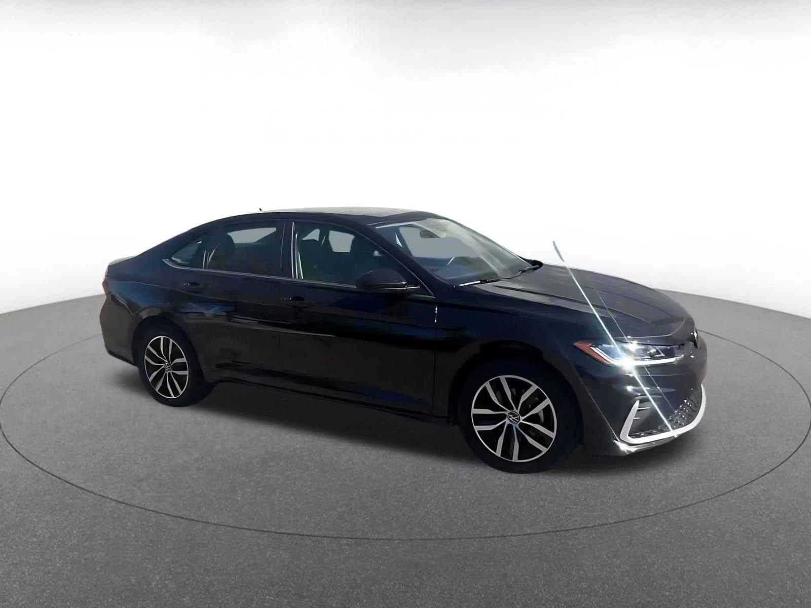 Thumbnail: 2025 Volkswagen Jetta - 2