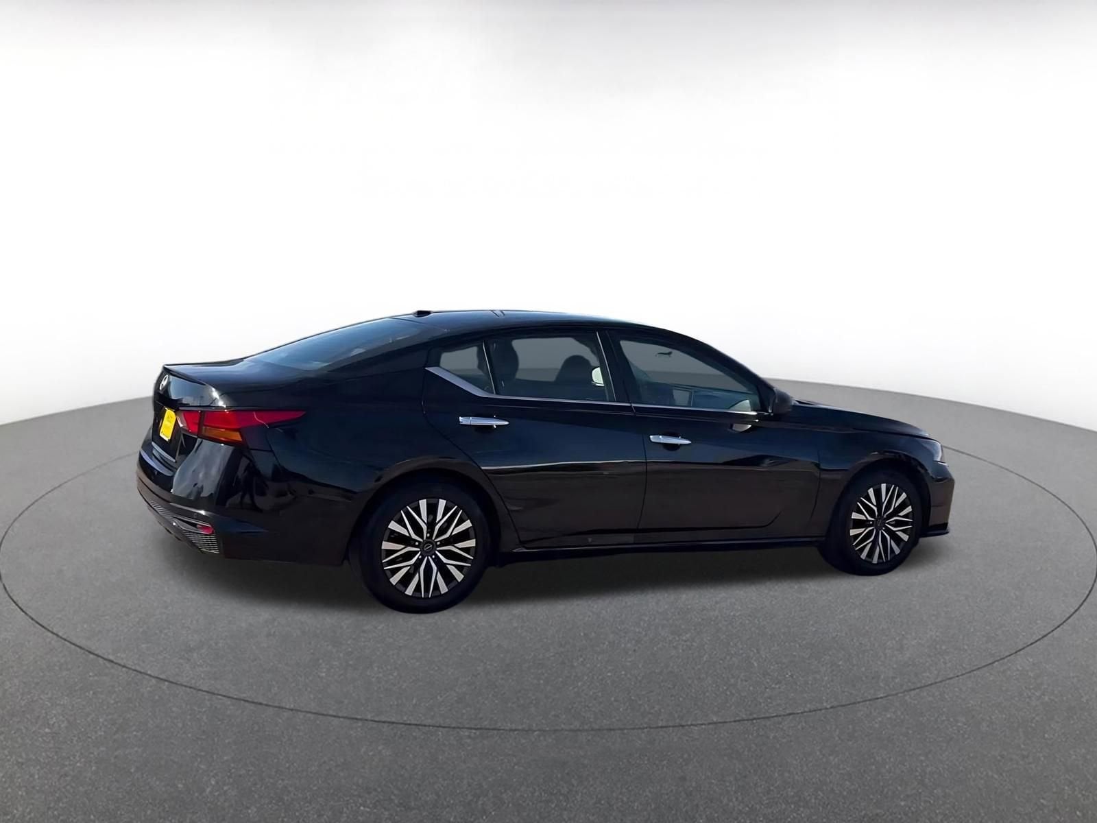 Thumbnail: 2025 Nissan Altima - 14