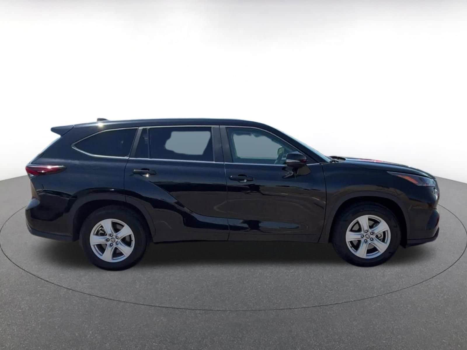 Thumbnail: 2025 Toyota Highlander - 16