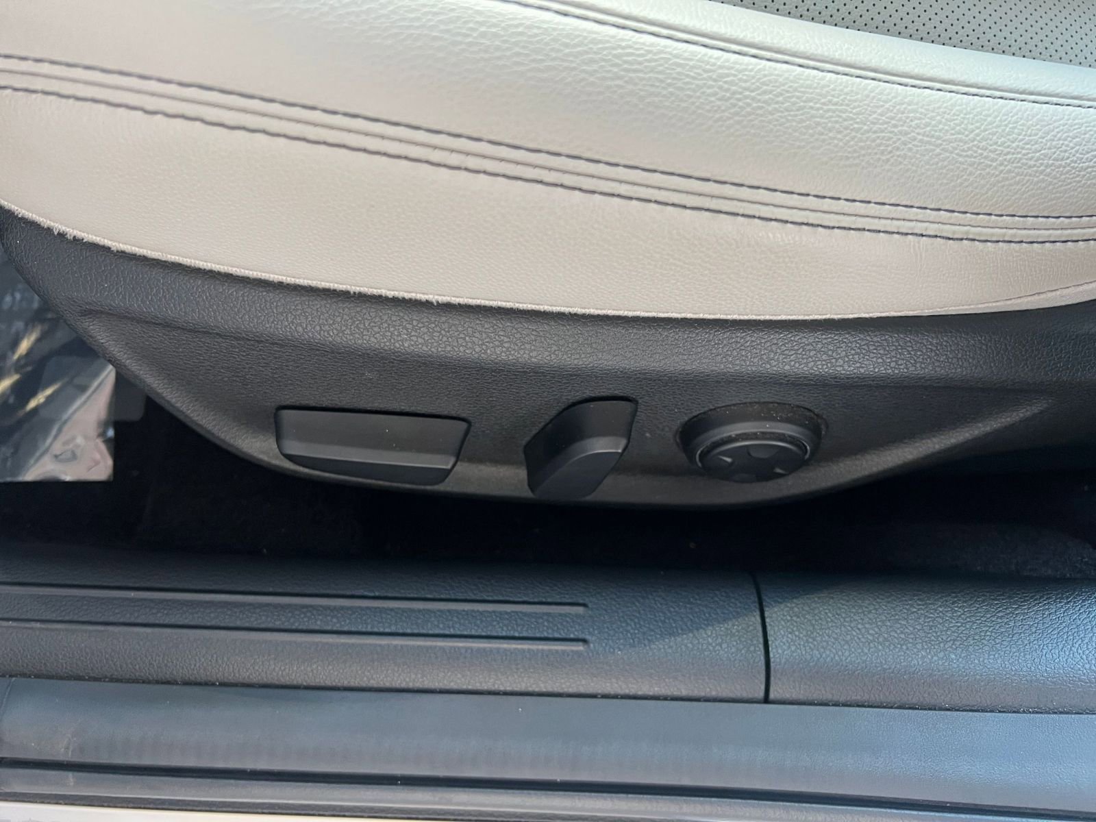 Thumbnail: 2025 Genesis G70 - 23