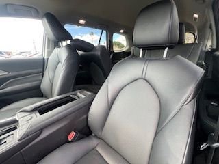 Thumbnail: 2025 Toyota Grand Highlander - 17