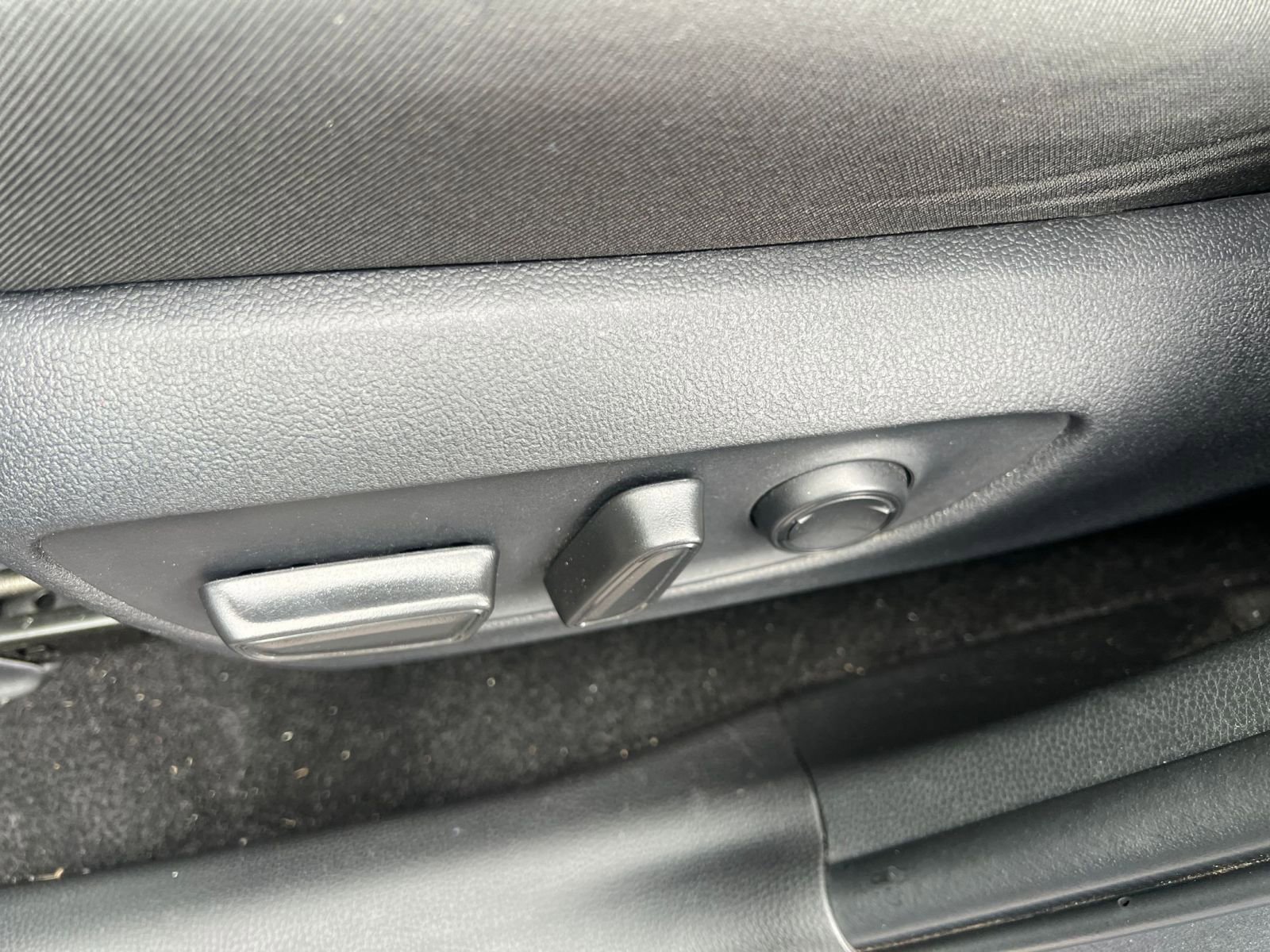 Thumbnail: 2025 Toyota RAV4 - 24