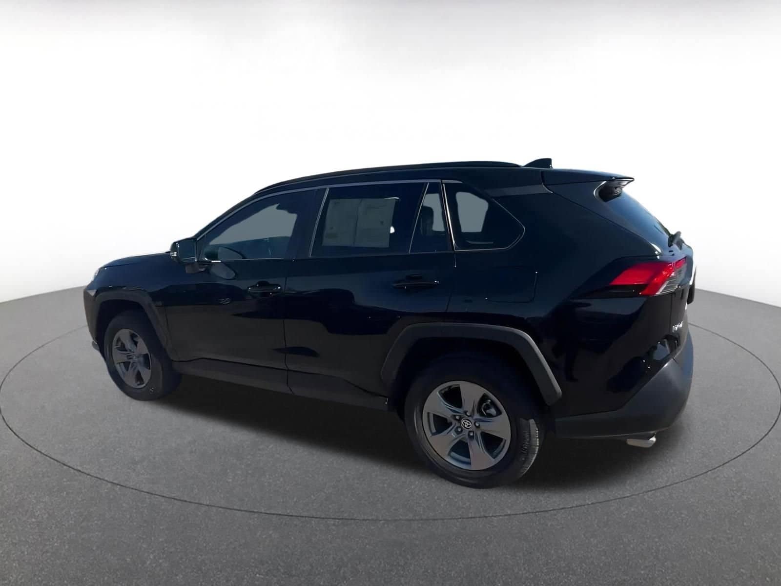 2024 Toyota RAV4 XLE 8