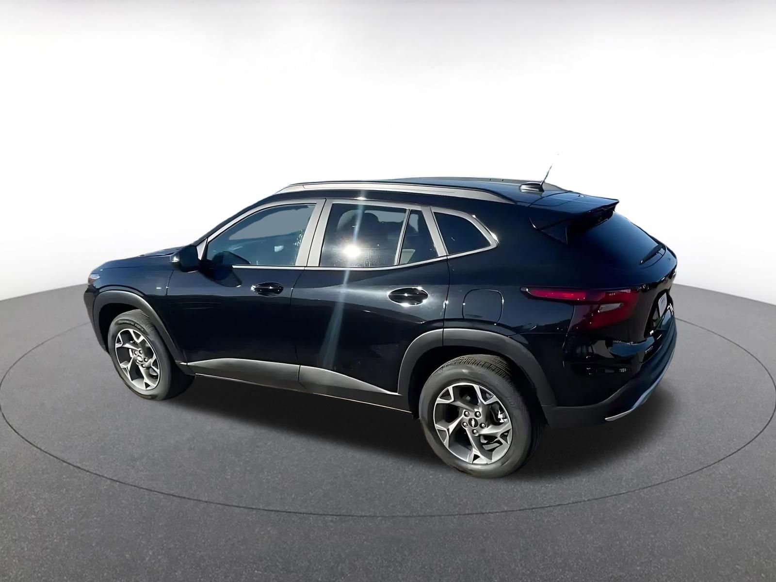 Thumbnail: 2025 Chevrolet Trax - 10