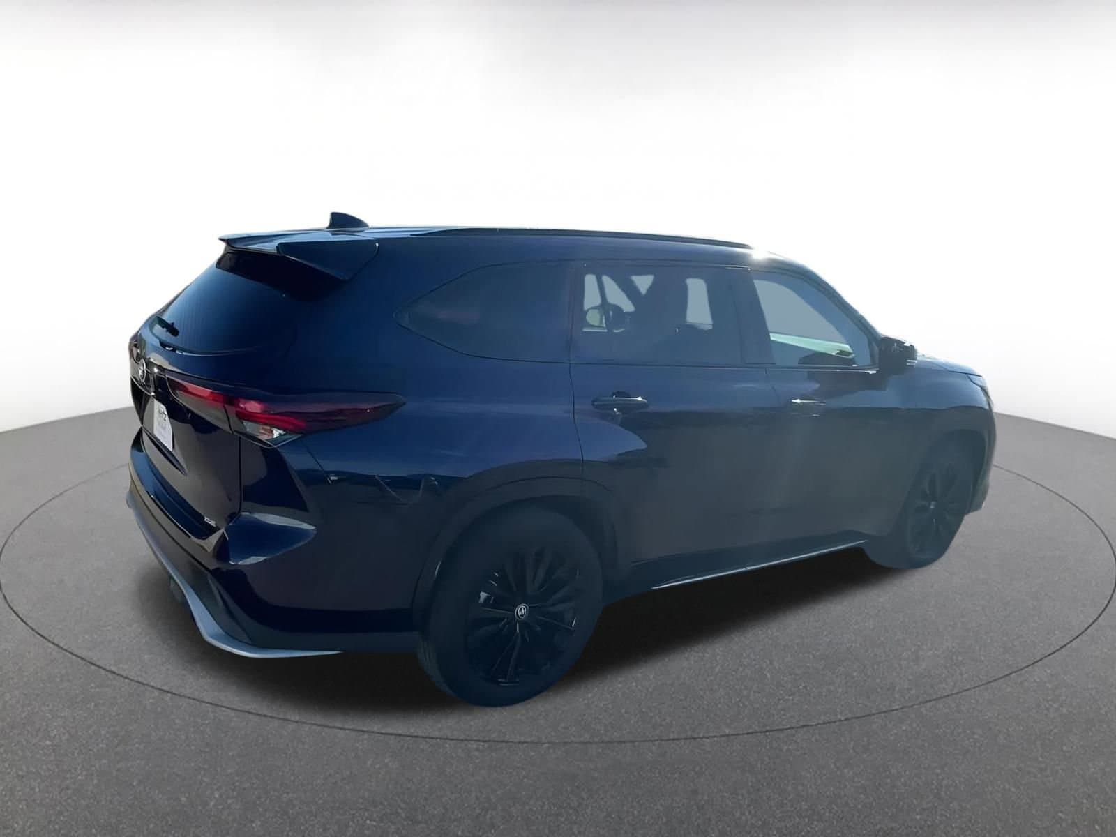 Thumbnail: 2024 Toyota Highlander - 13
