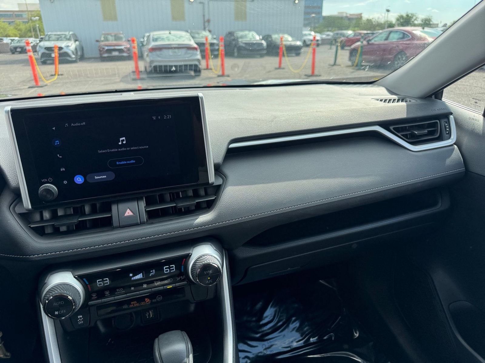 Thumbnail: 2025 Toyota RAV4 - 32