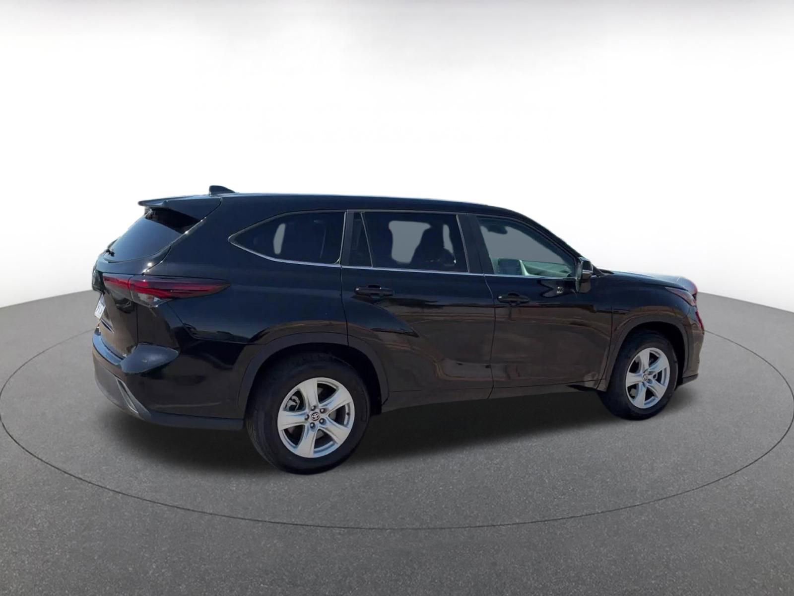 Thumbnail: 2025 Toyota Highlander - 14