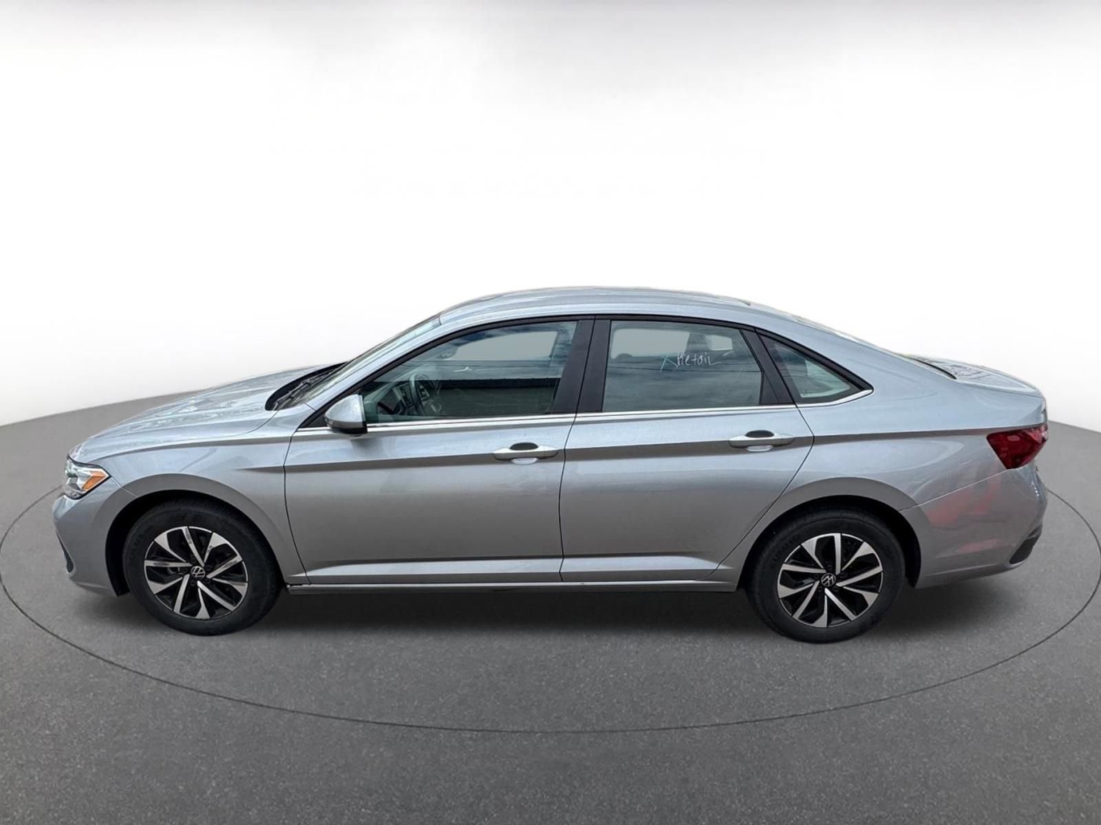 Thumbnail: 2024 Volkswagen Jetta - 4