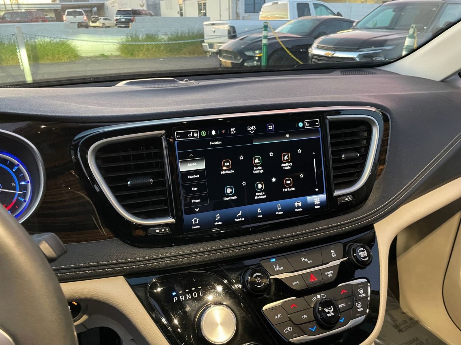 Thumbnail: 2023 Chrysler Pacifica - 22