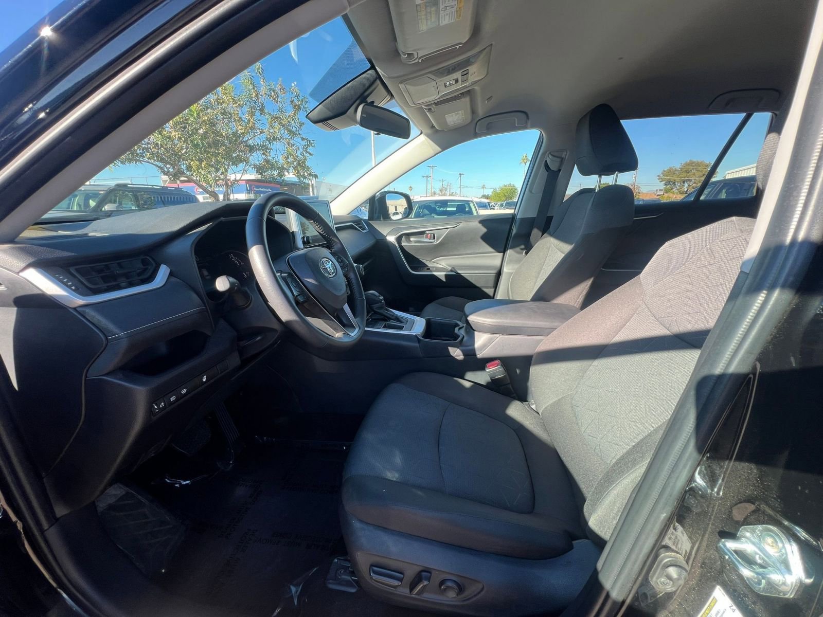 Thumbnail: 2025 Toyota RAV4 - 27