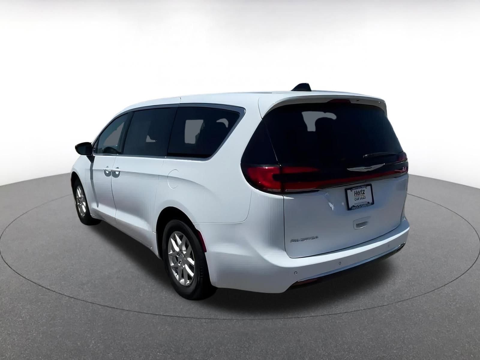2024 Chrysler Pacifica Touring L 11