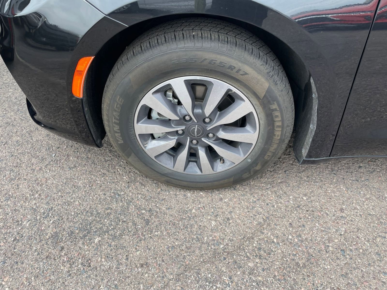 Thumbnail: 2023 Chrysler Pacifica - 33