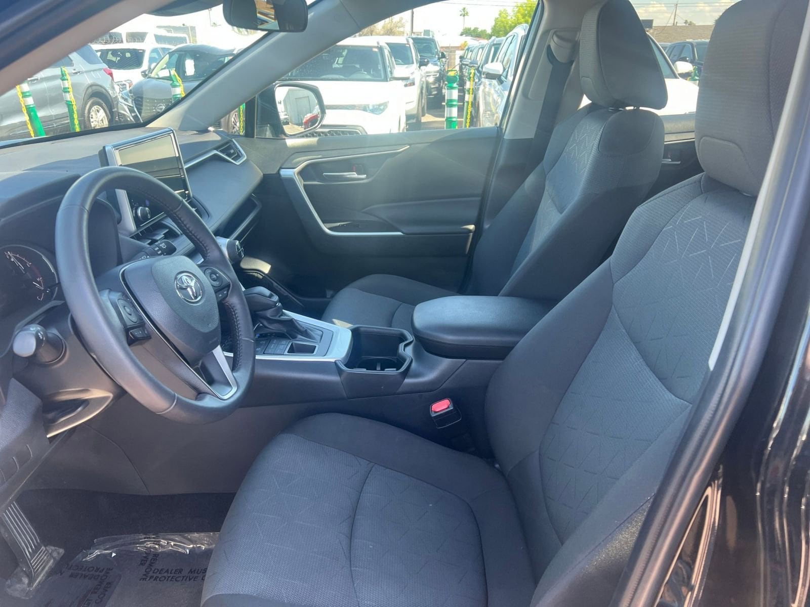 2024 Toyota RAV4 XLE 27