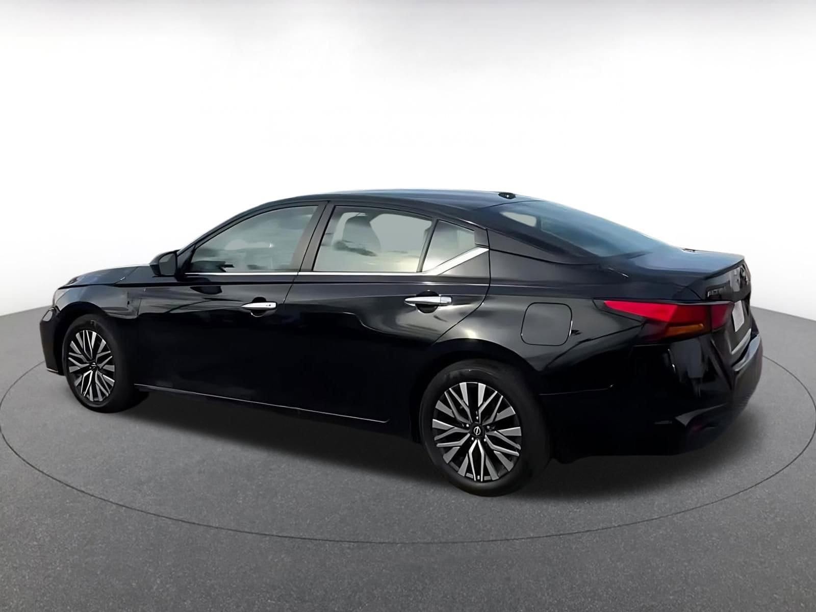 Thumbnail: 2025 Nissan Altima - 16