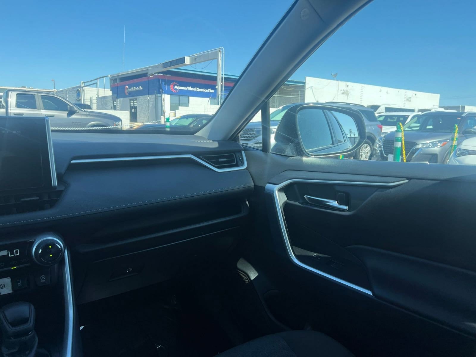 2024 Toyota RAV4 XLE 35
