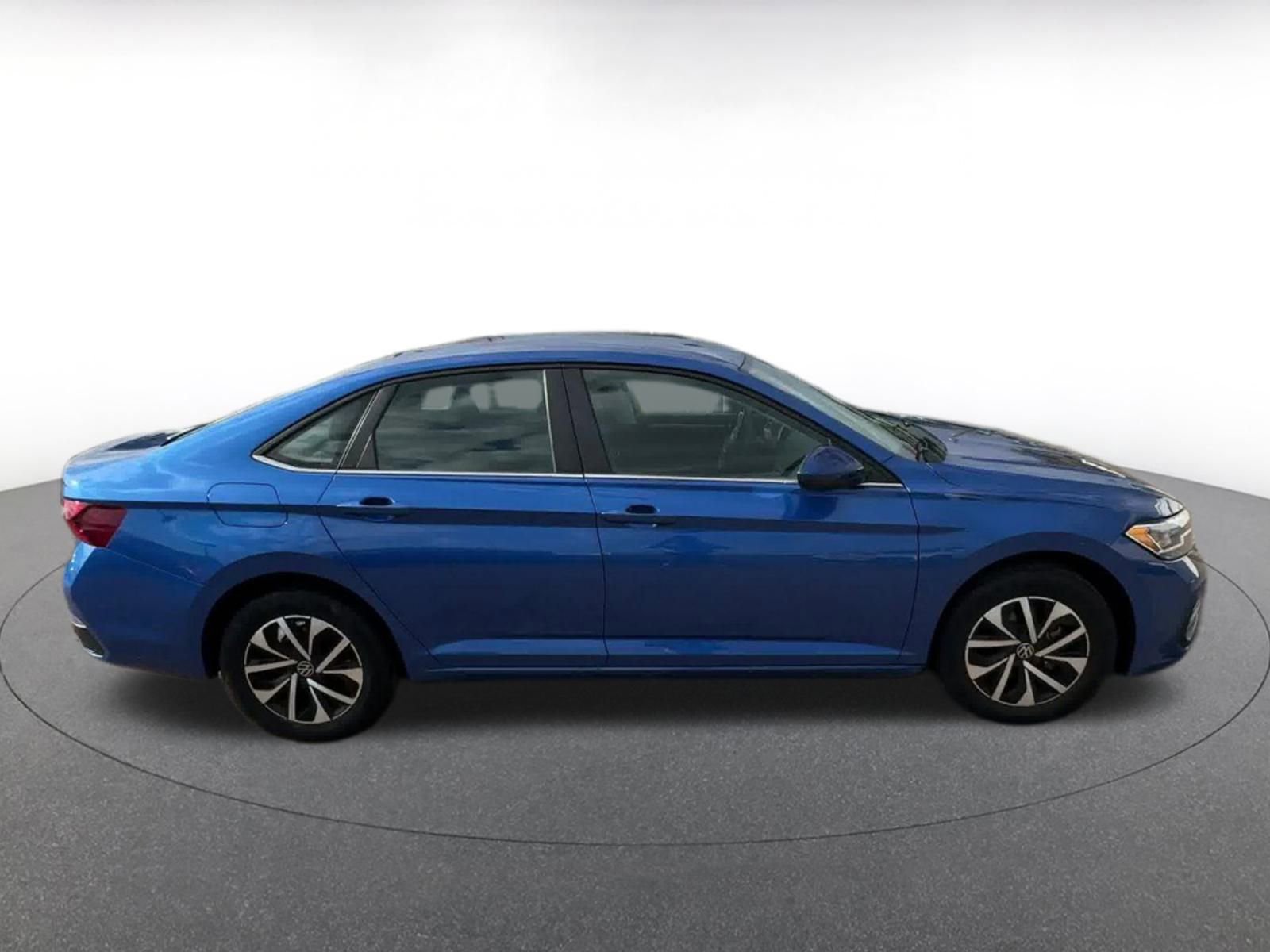 Thumbnail: 2024 Volkswagen Jetta - 16