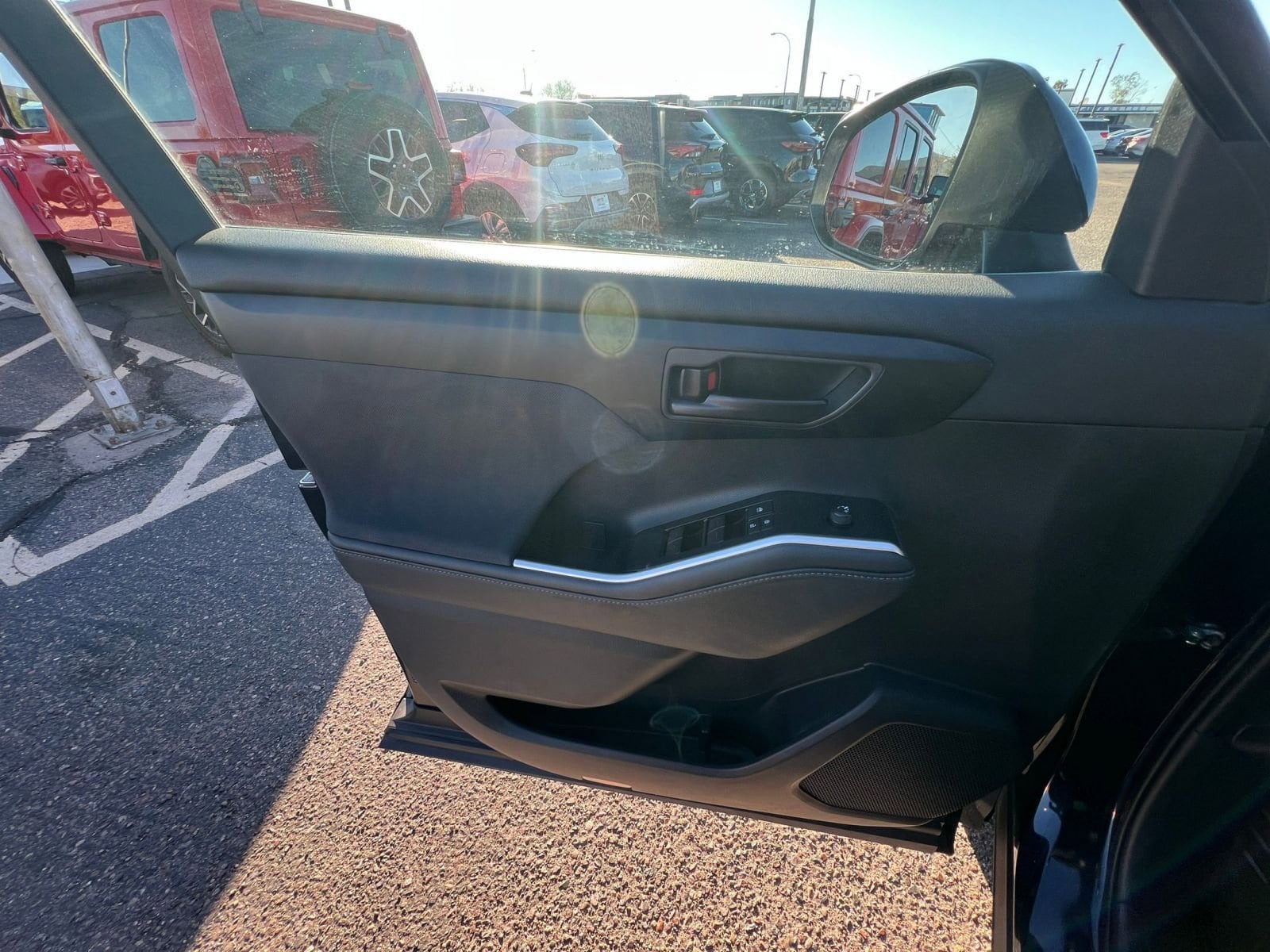 Thumbnail: 2025 Toyota Highlander - 20