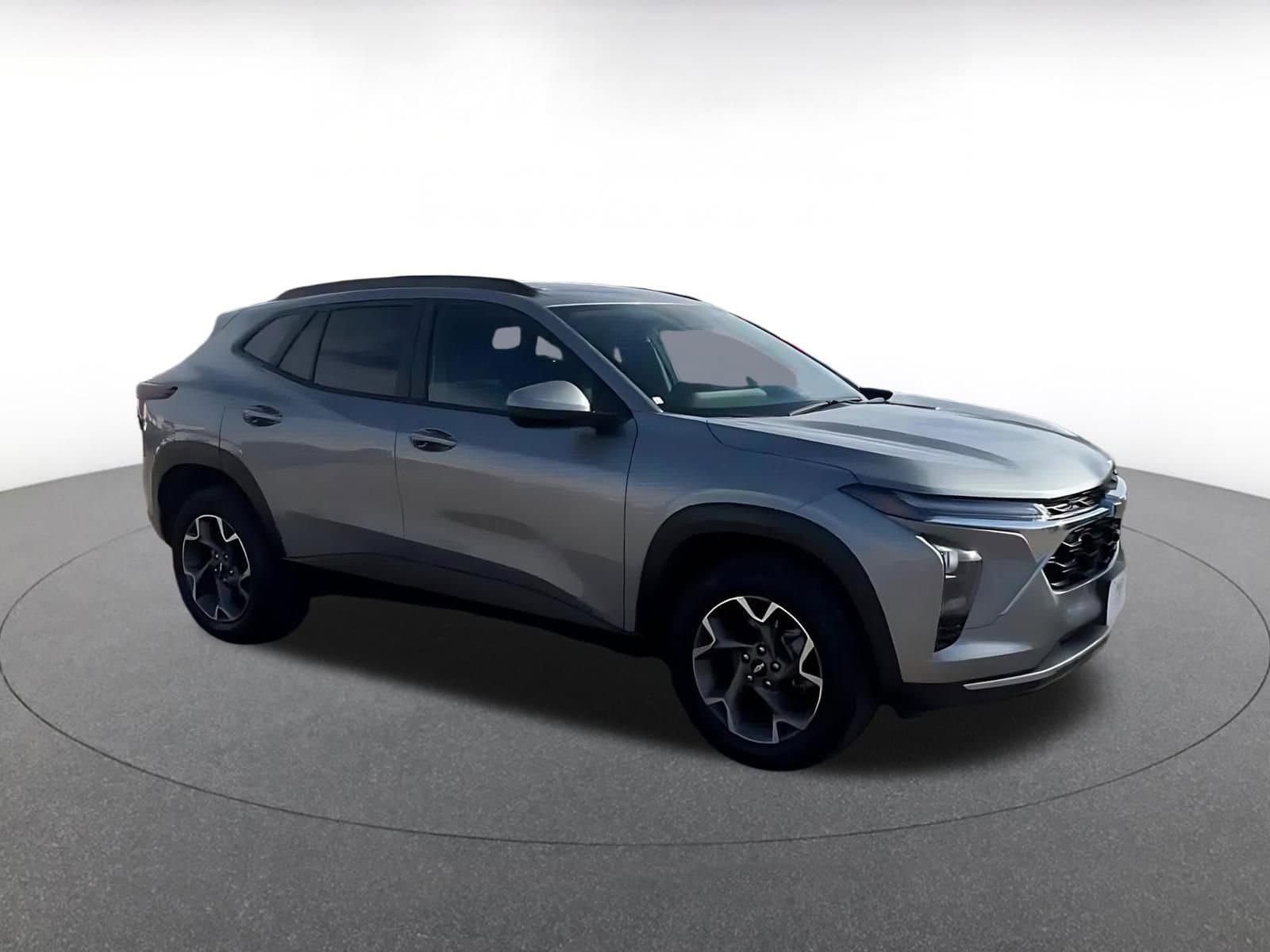 Thumbnail: 2025 Chevrolet Trax - 2