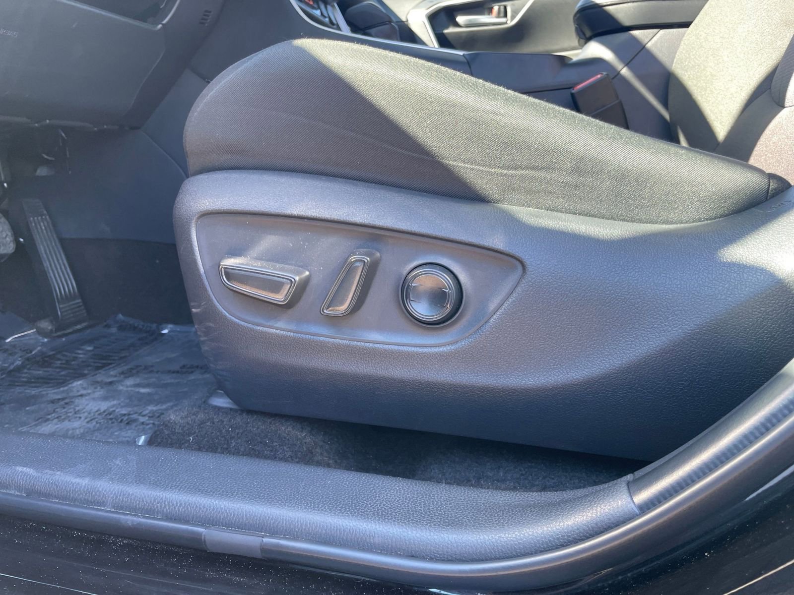 Thumbnail: 2025 Toyota RAV4 - 23