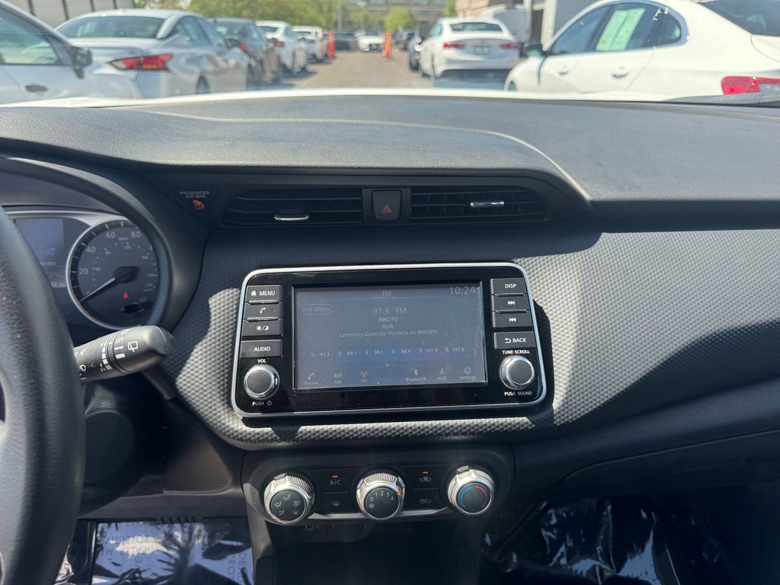 2024 Nissan Kicks S 18