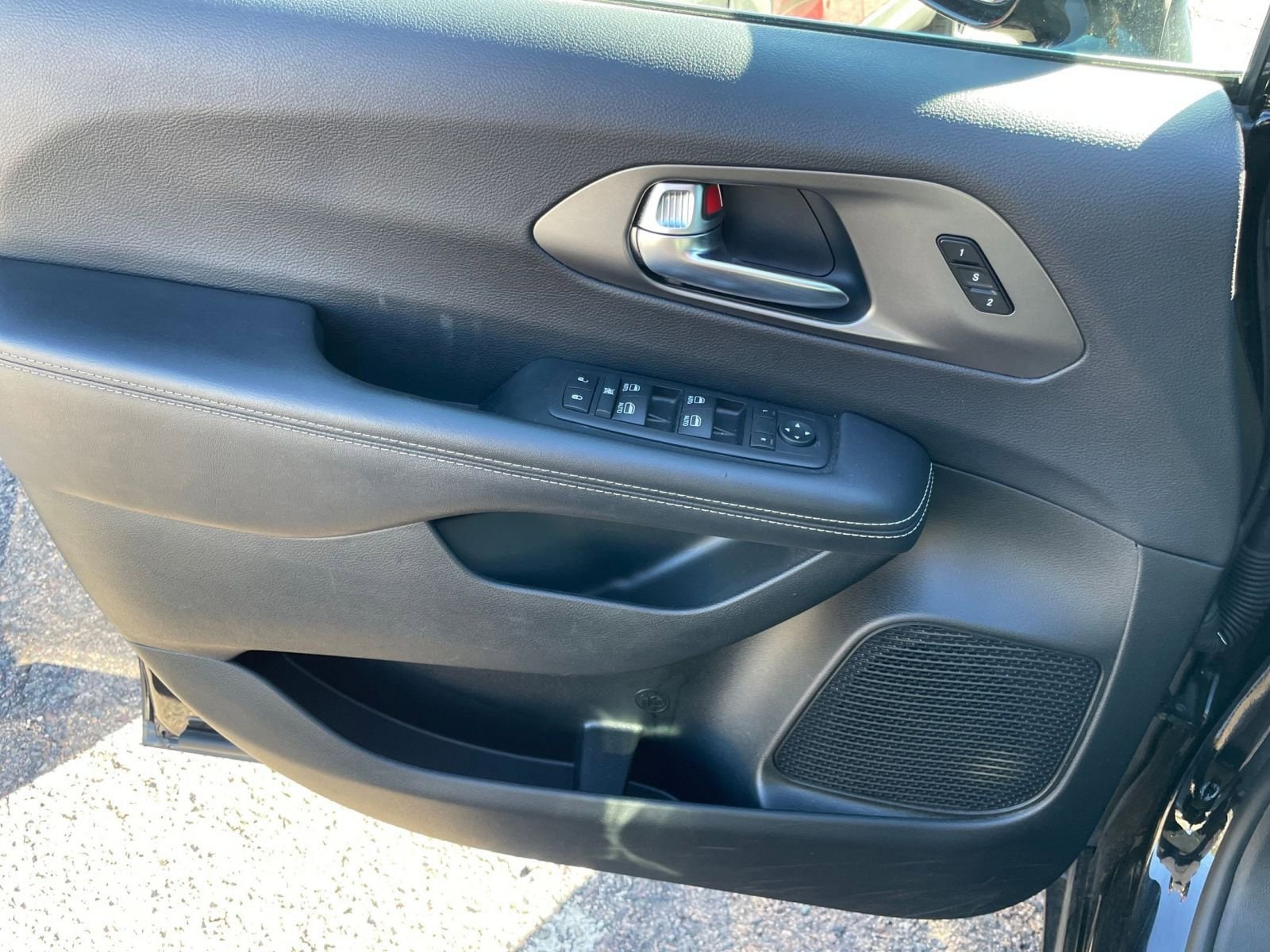 Thumbnail: 2025 Chrysler Pacifica - 21