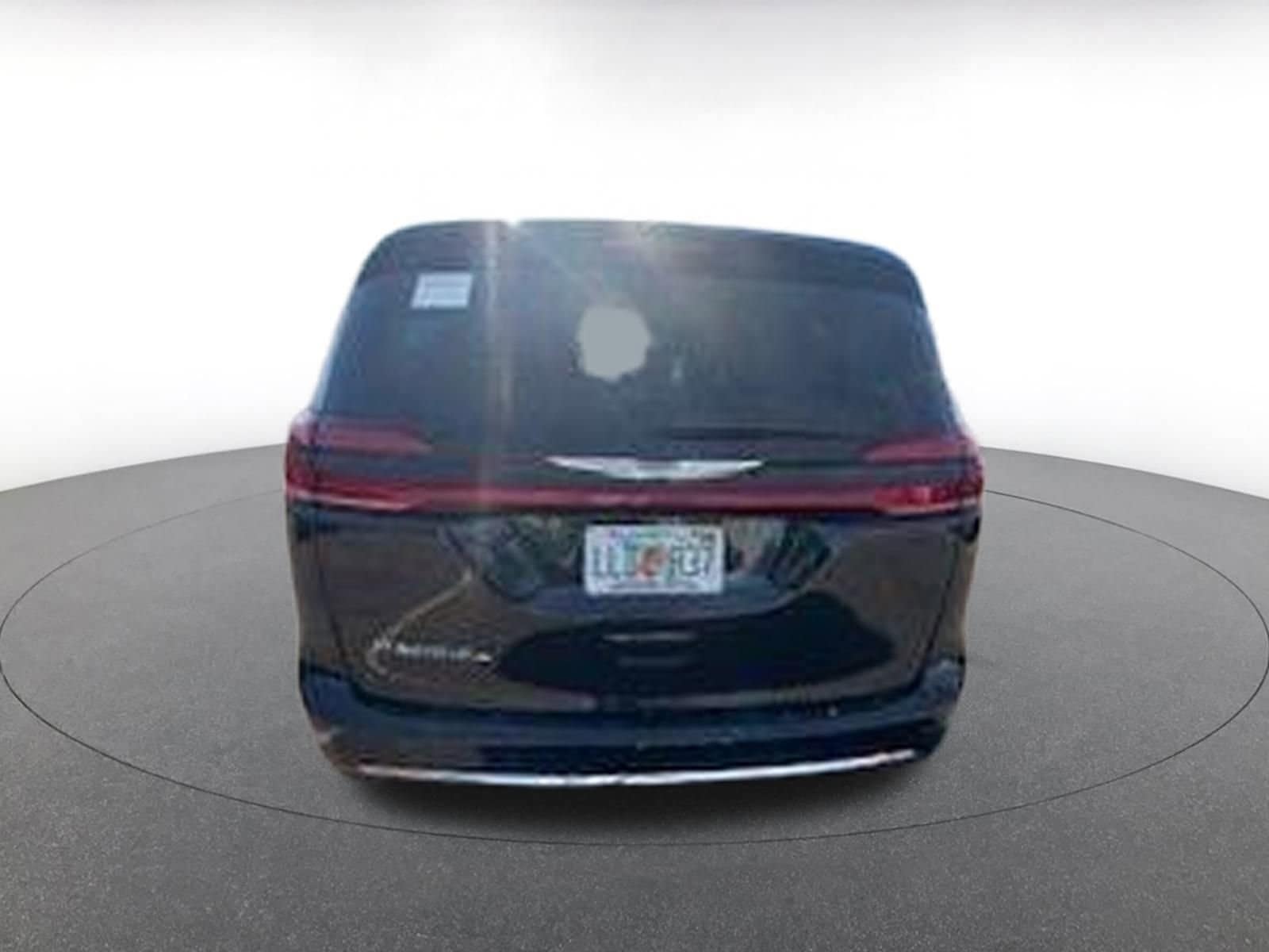 Thumbnail: 2023 Chrysler Pacifica - 8