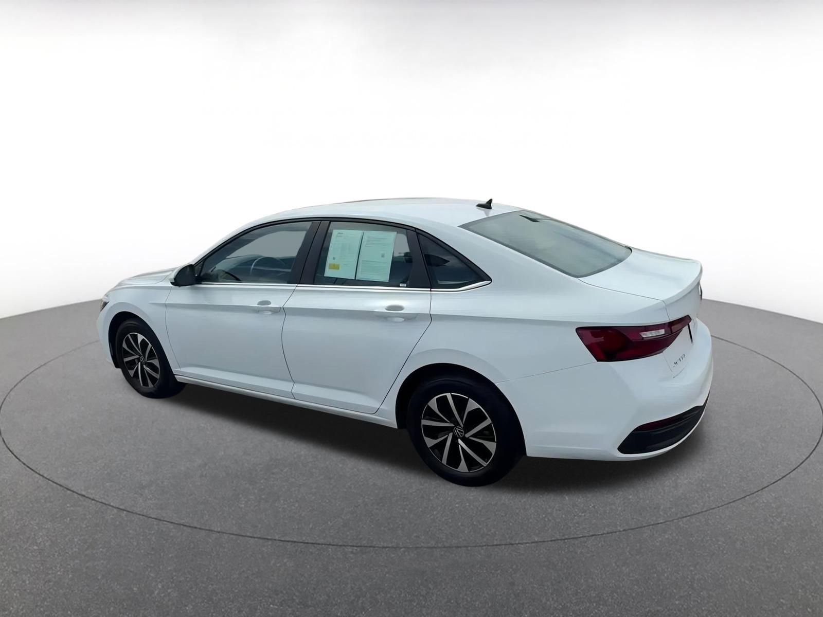 Thumbnail: 2024 Volkswagen Jetta - 10