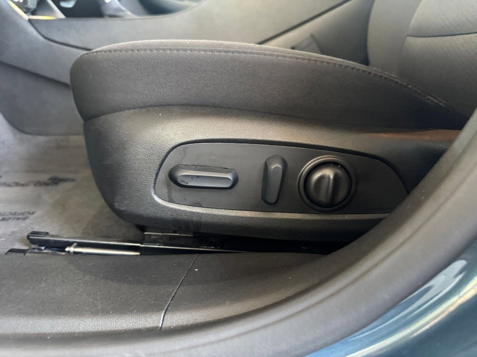 Thumbnail: 2023 Kia Forte - 23