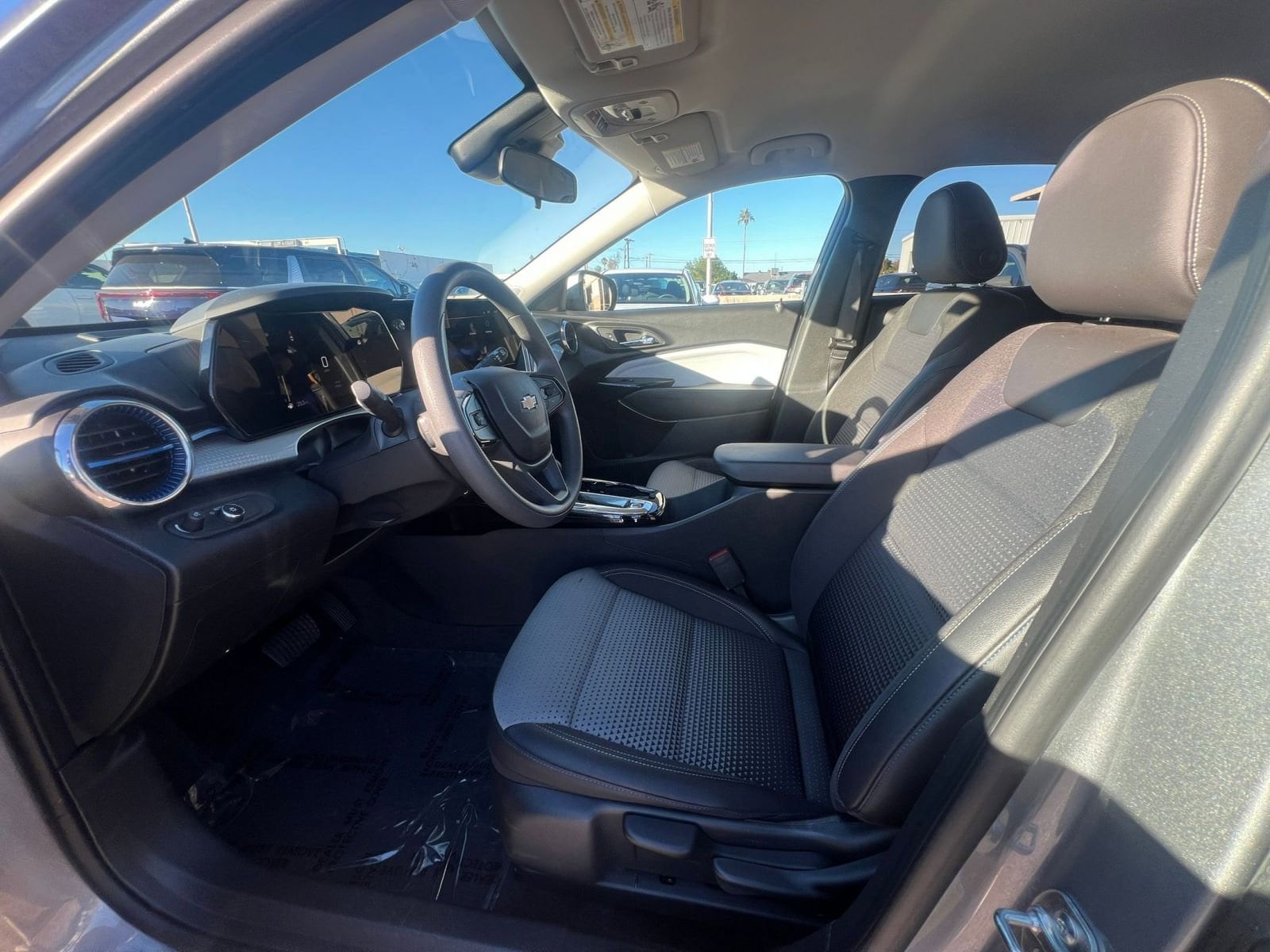 Thumbnail: 2025 Chevrolet Trax - 27