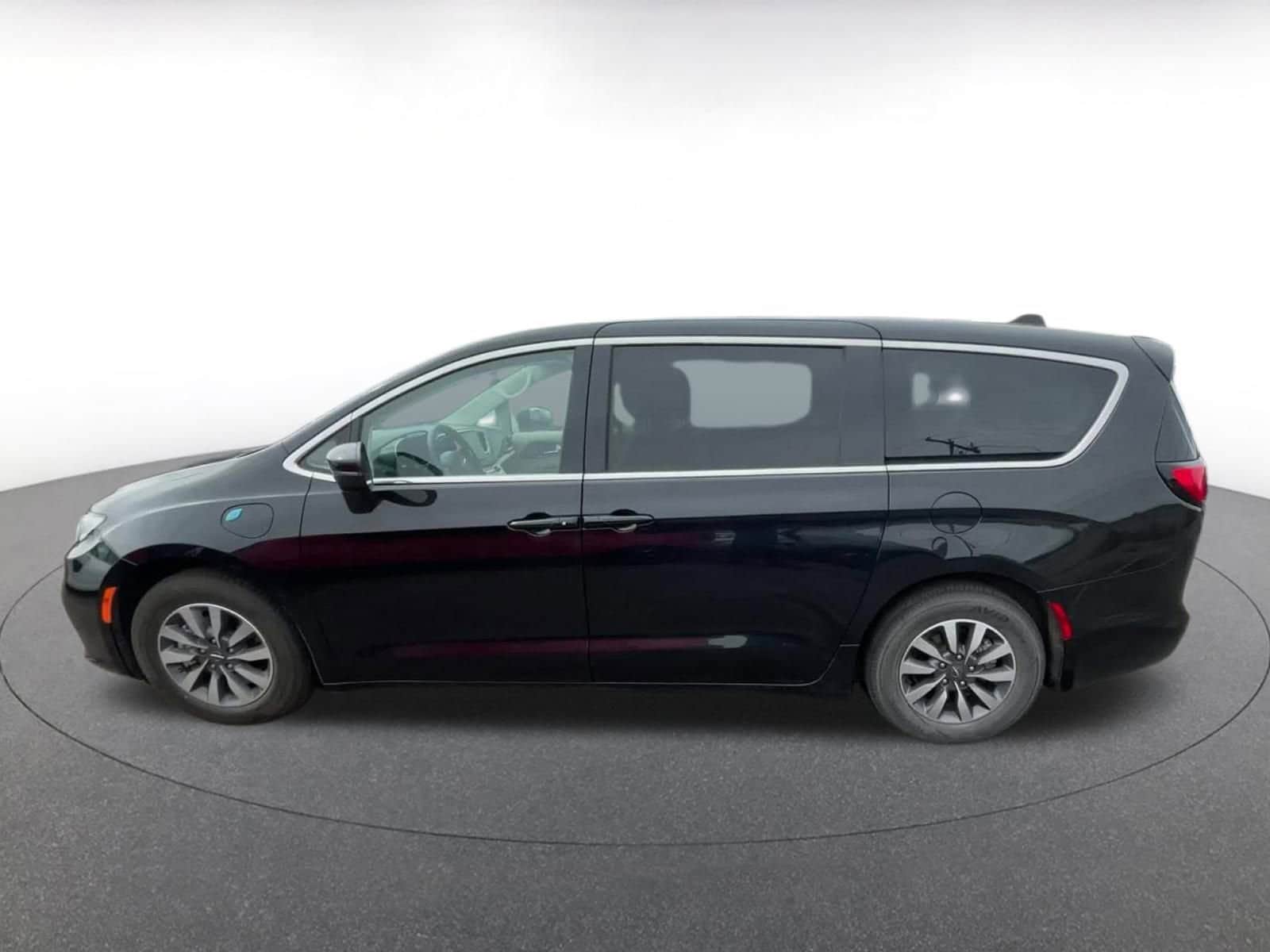 Thumbnail: 2023 Chrysler Pacifica - 9