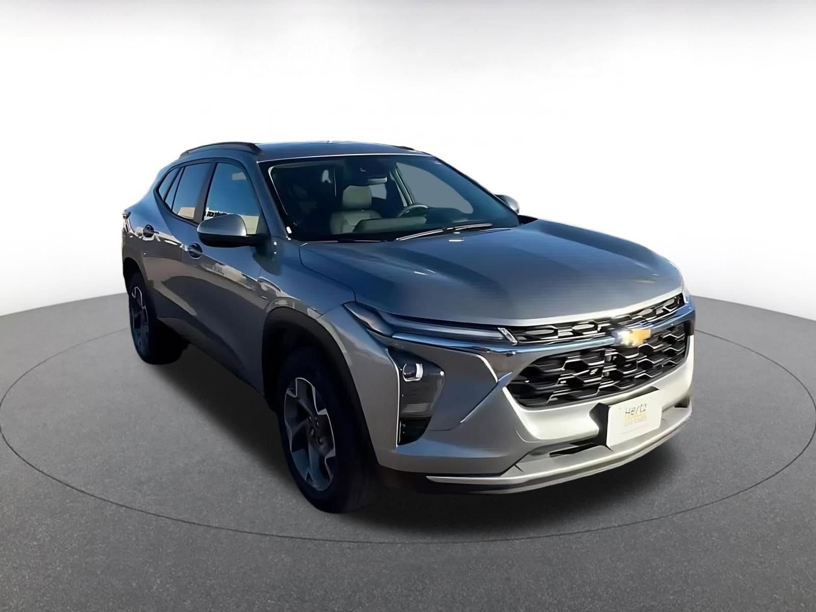 Thumbnail: 2025 Chevrolet Trax - 3