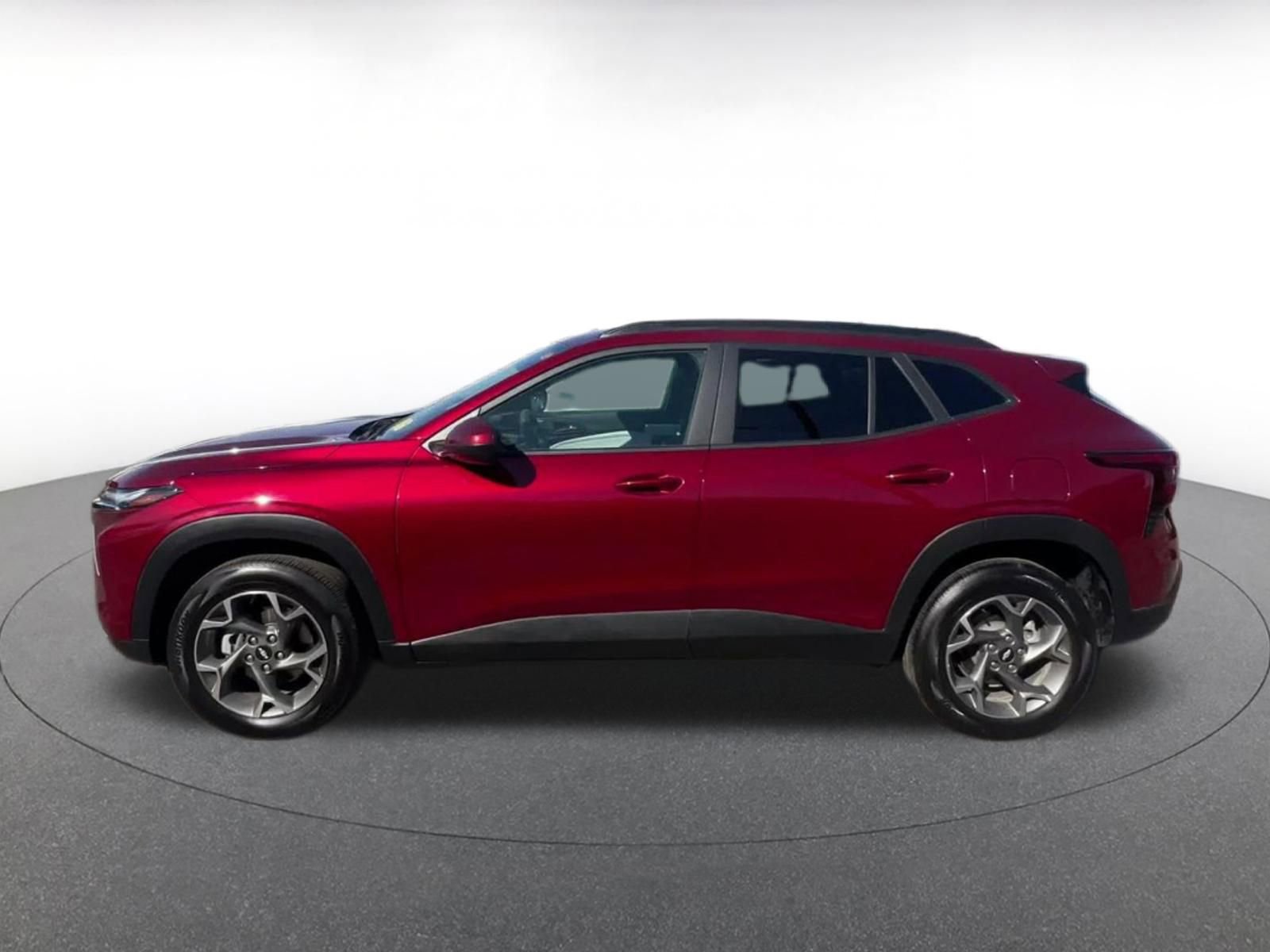 Thumbnail: 2025 Chevrolet Trax - 8
