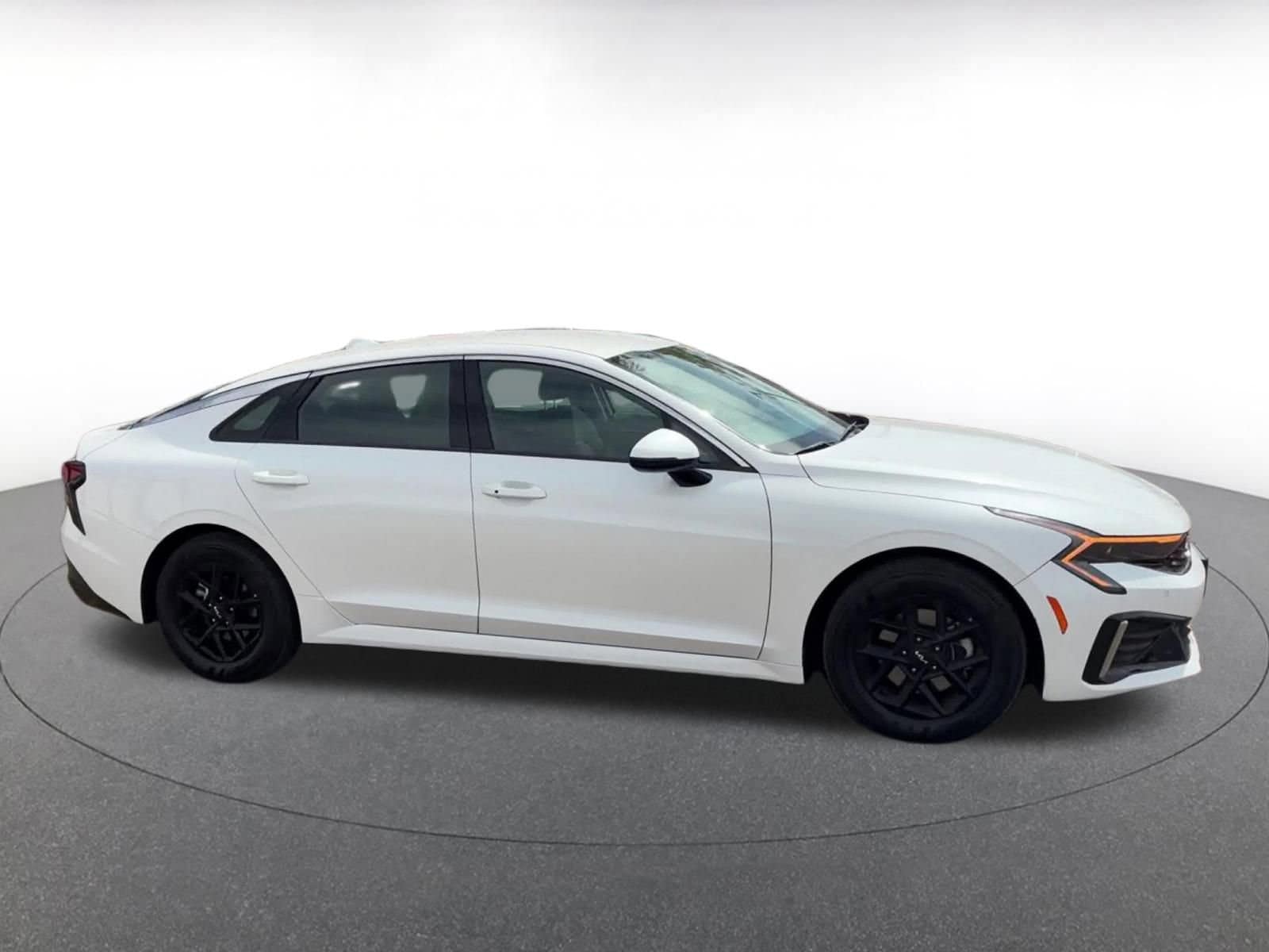 Thumbnail: 2025 Kia K5 - 16