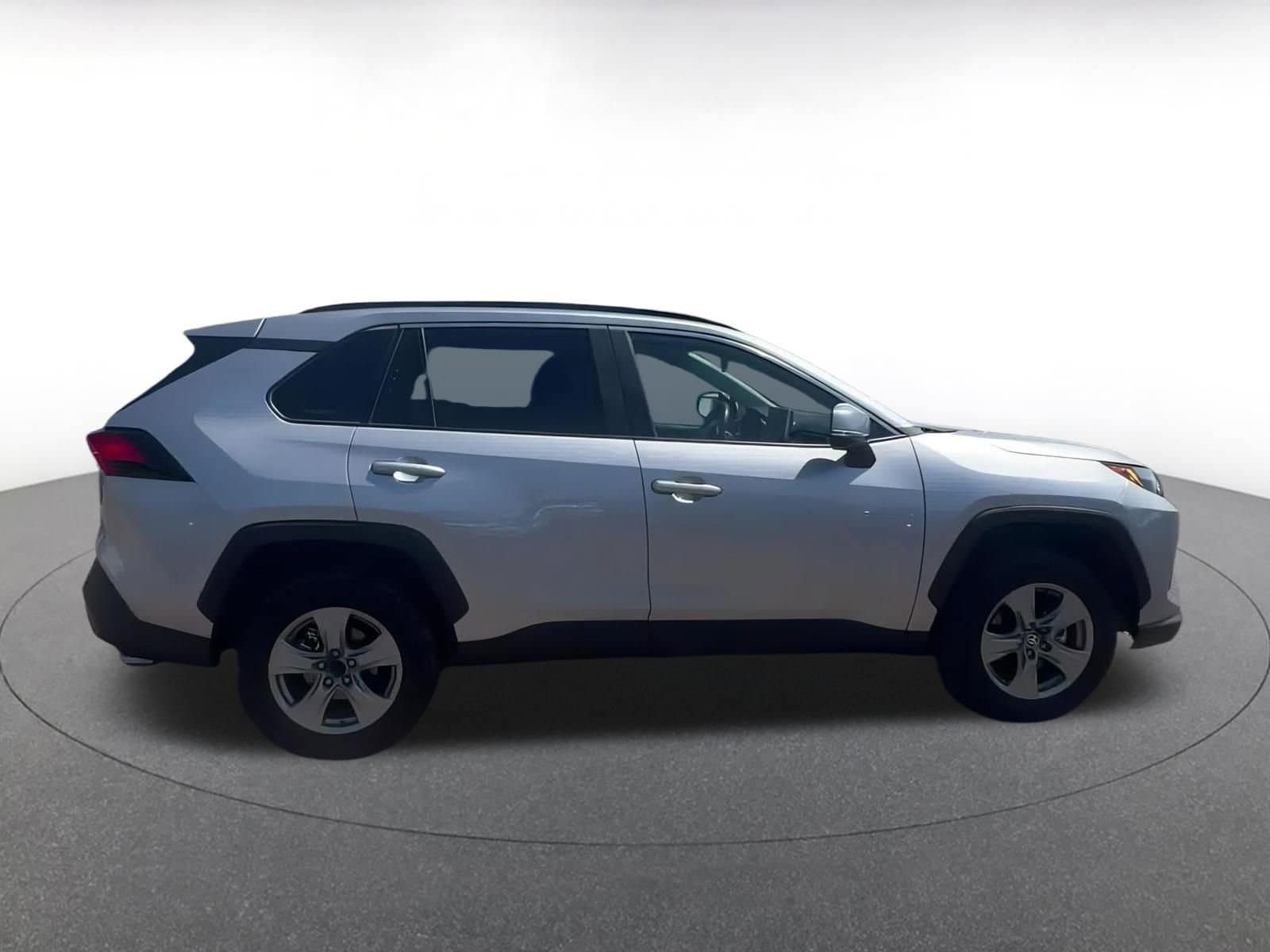 2024 Toyota RAV4 XLE 16