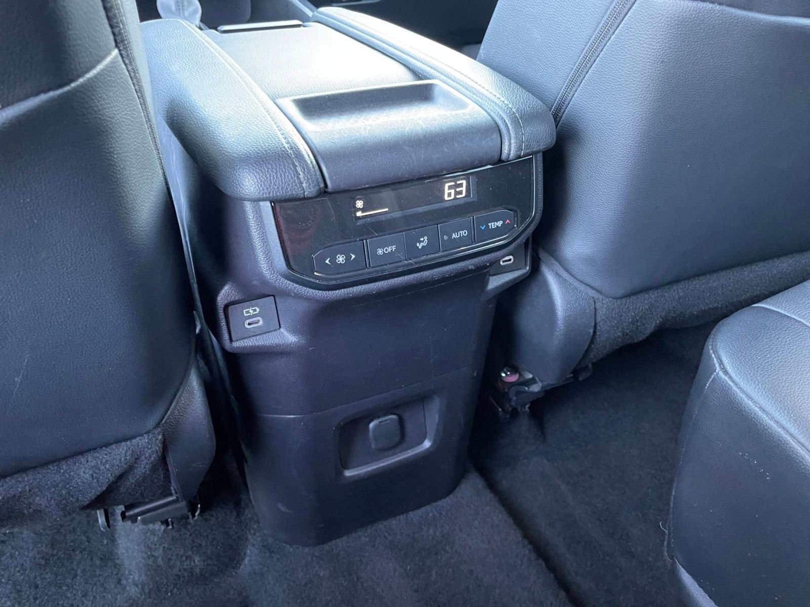 Thumbnail: 2025 Toyota Grand Highlander - 24