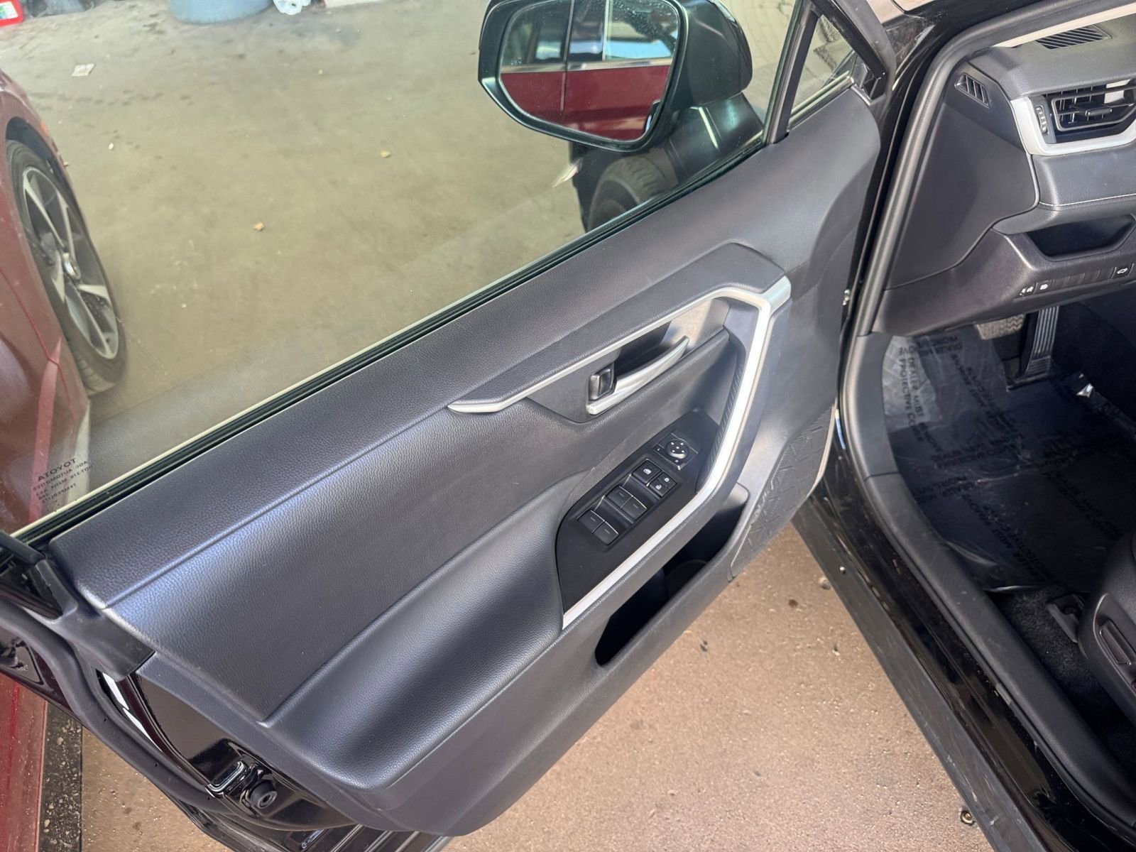 Thumbnail: 2025 Toyota RAV4 - 20