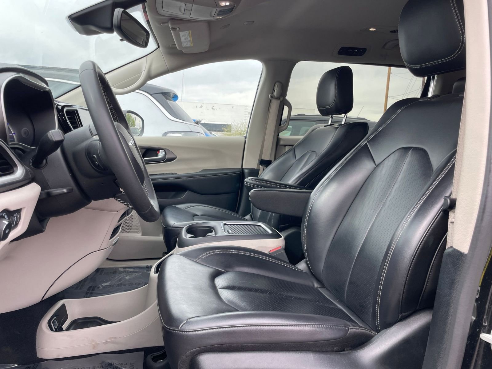 Thumbnail: 2023 Chrysler Pacifica - 29